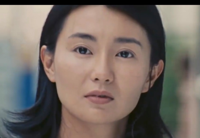 《甜蜜蜜》,张曼玉这个微笑表演,确实可以封神.