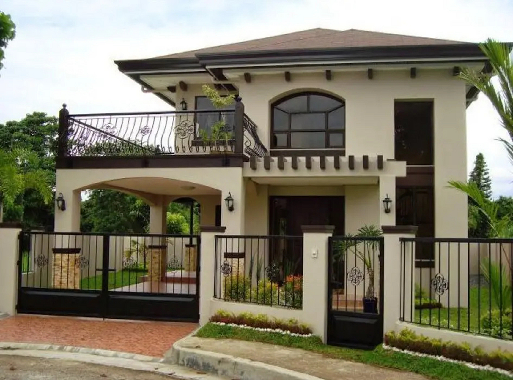 农村老家,竟然发现一直住平房的舅舅,家里的房子换成了一栋独栋的别墅