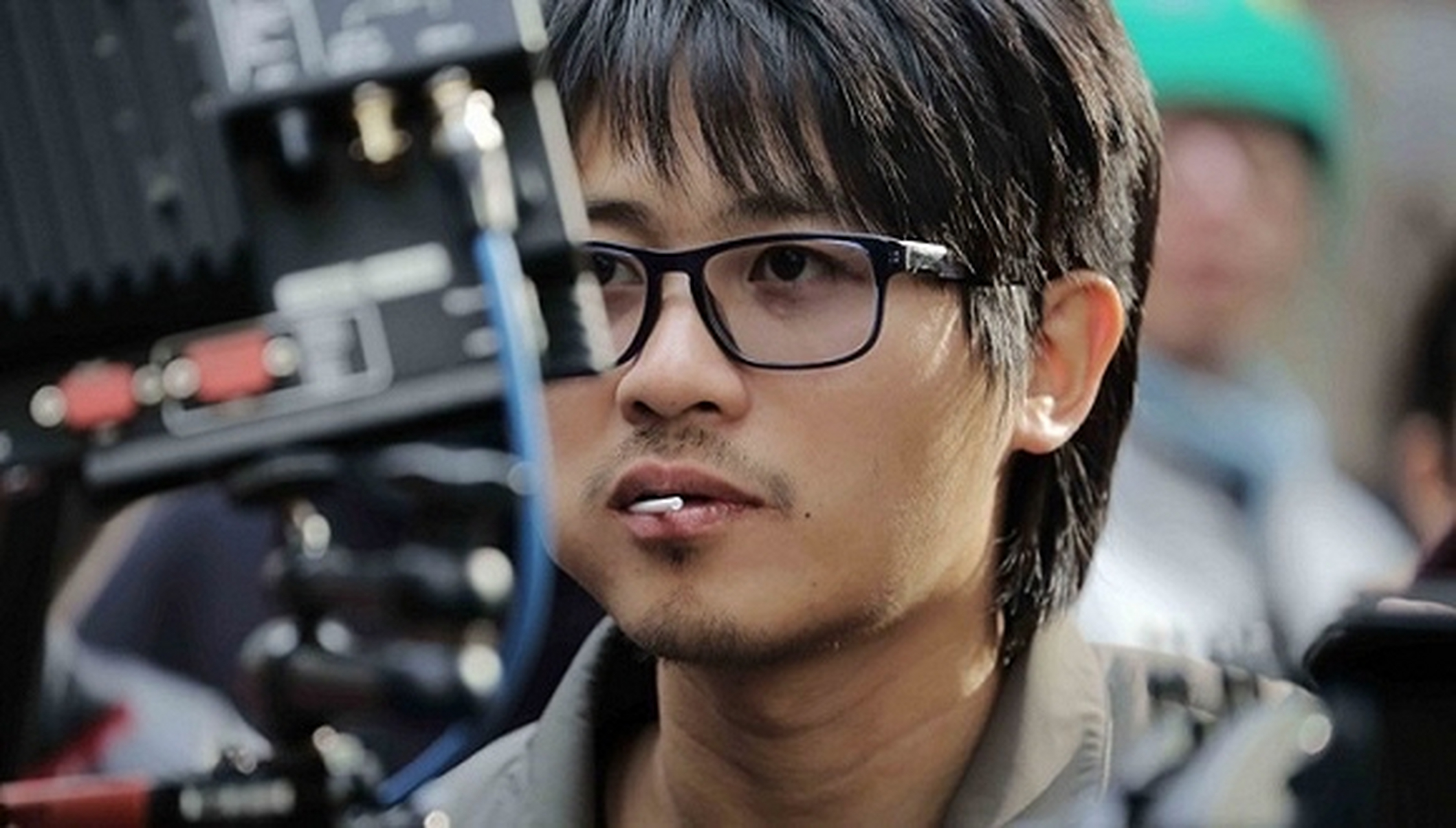 韩寒拍一部四海拿走6000万.这部四海还是亏钱状态的.