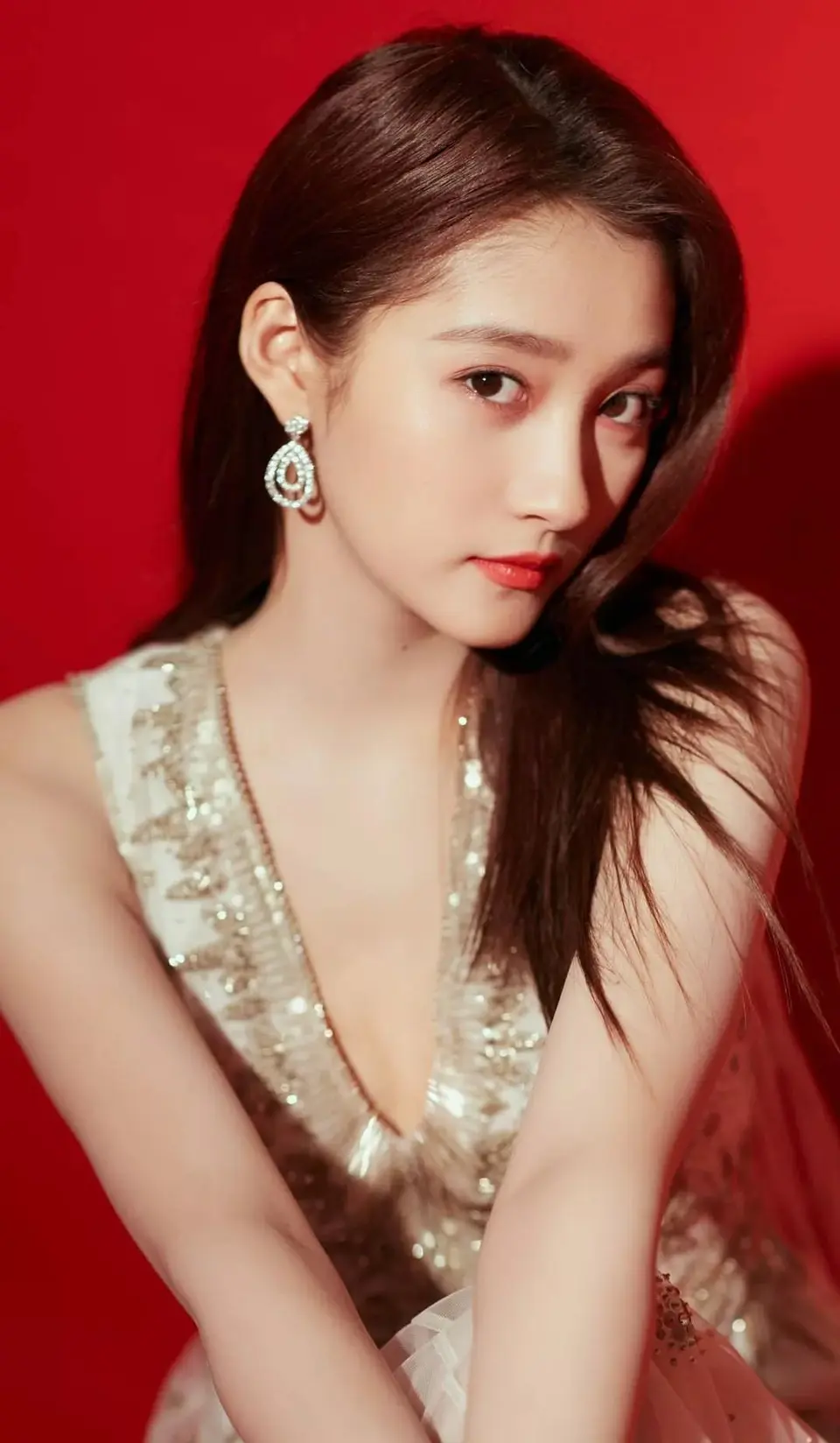 《赞关晓彤》 关家娇女韵非凡, 晓色明辉映玉颜