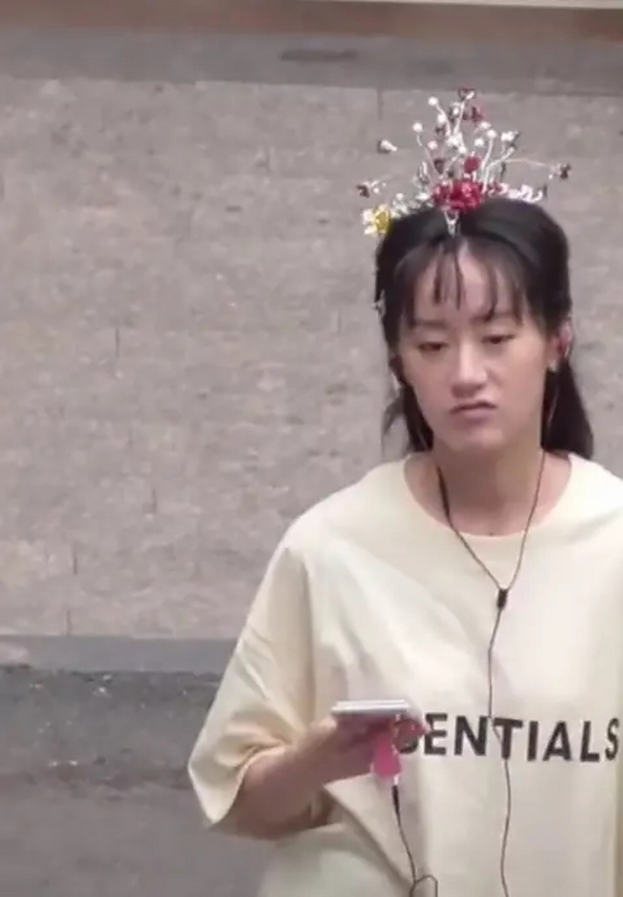 这竟然是袁冰妍,震惊我全家一整年,刘海好油啊