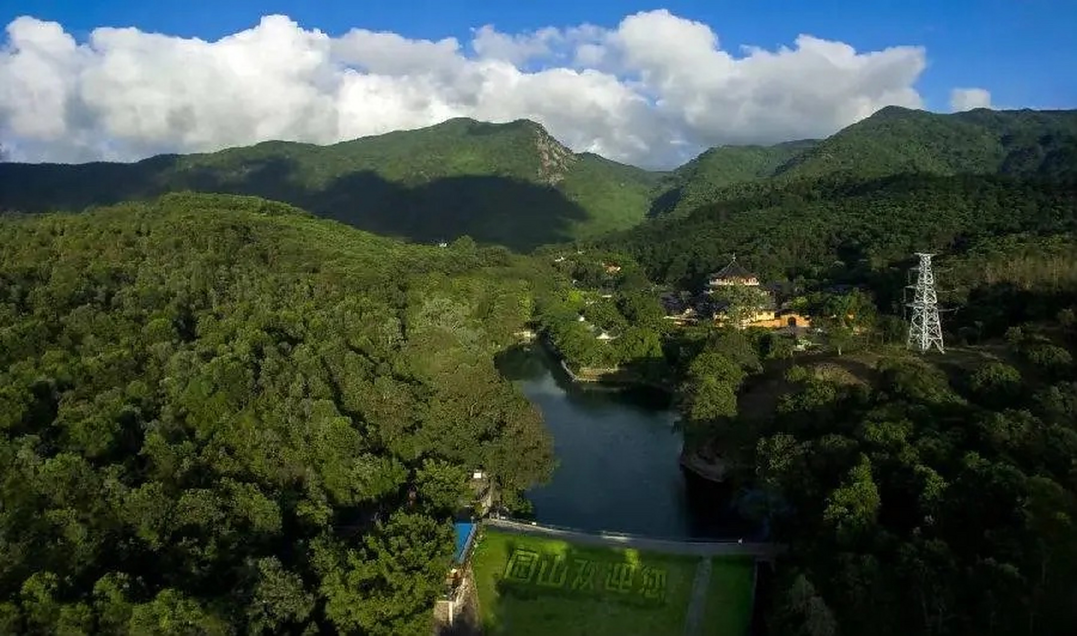 亚运会提供转播服务,该塔是世界第一高塔,整个塔身是镂空的钢结构框架