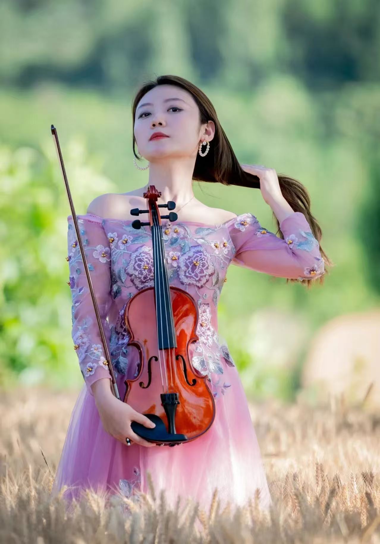 ,在麦田里,我用小提琴拉出秋天的旋律