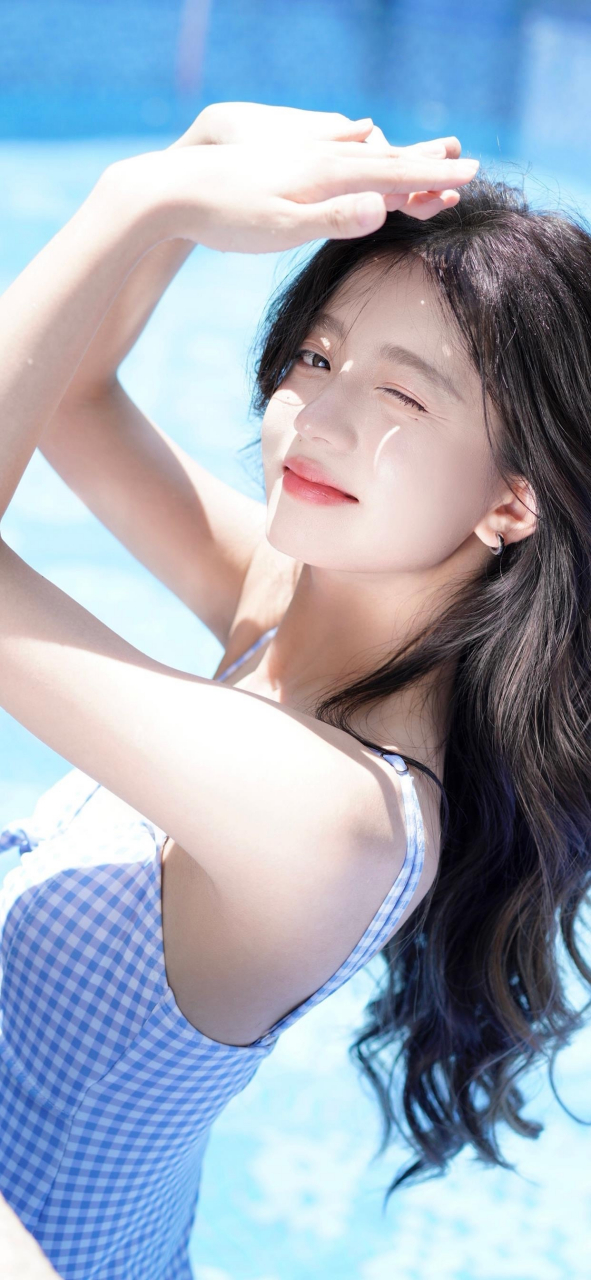 美女写真-泳池比基尼