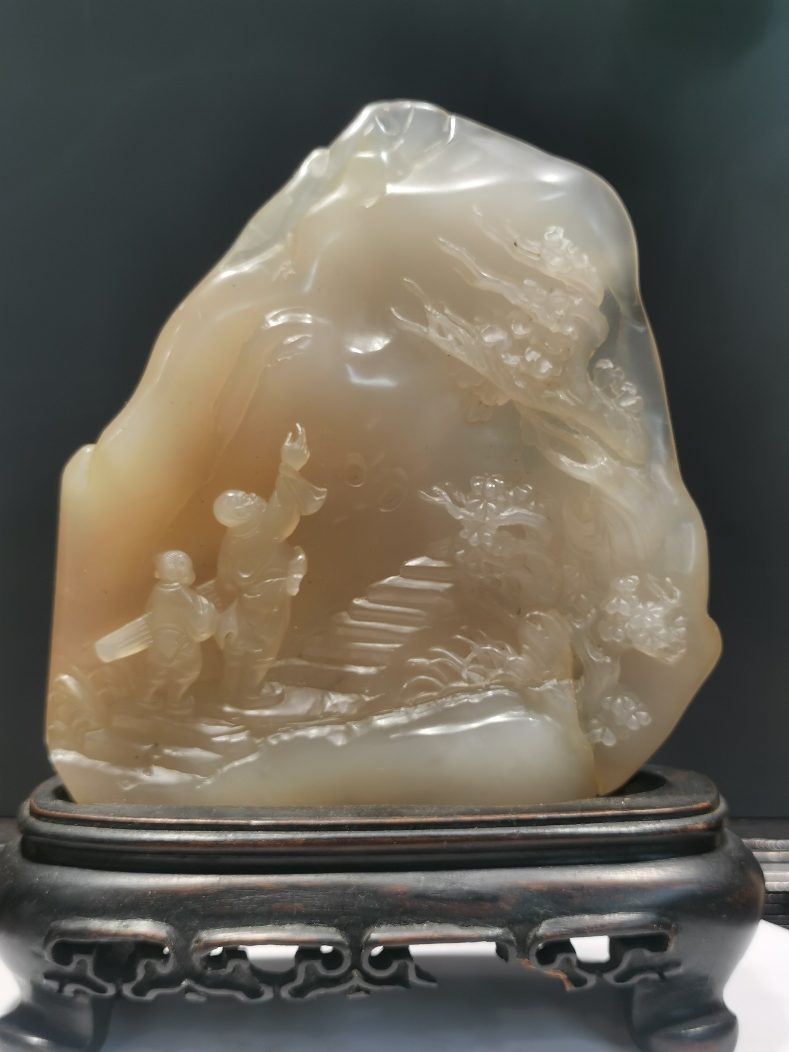 寿山石,这一闪耀于中华艺术宝库中的璀璨明珠,作为中国传统"四大印章