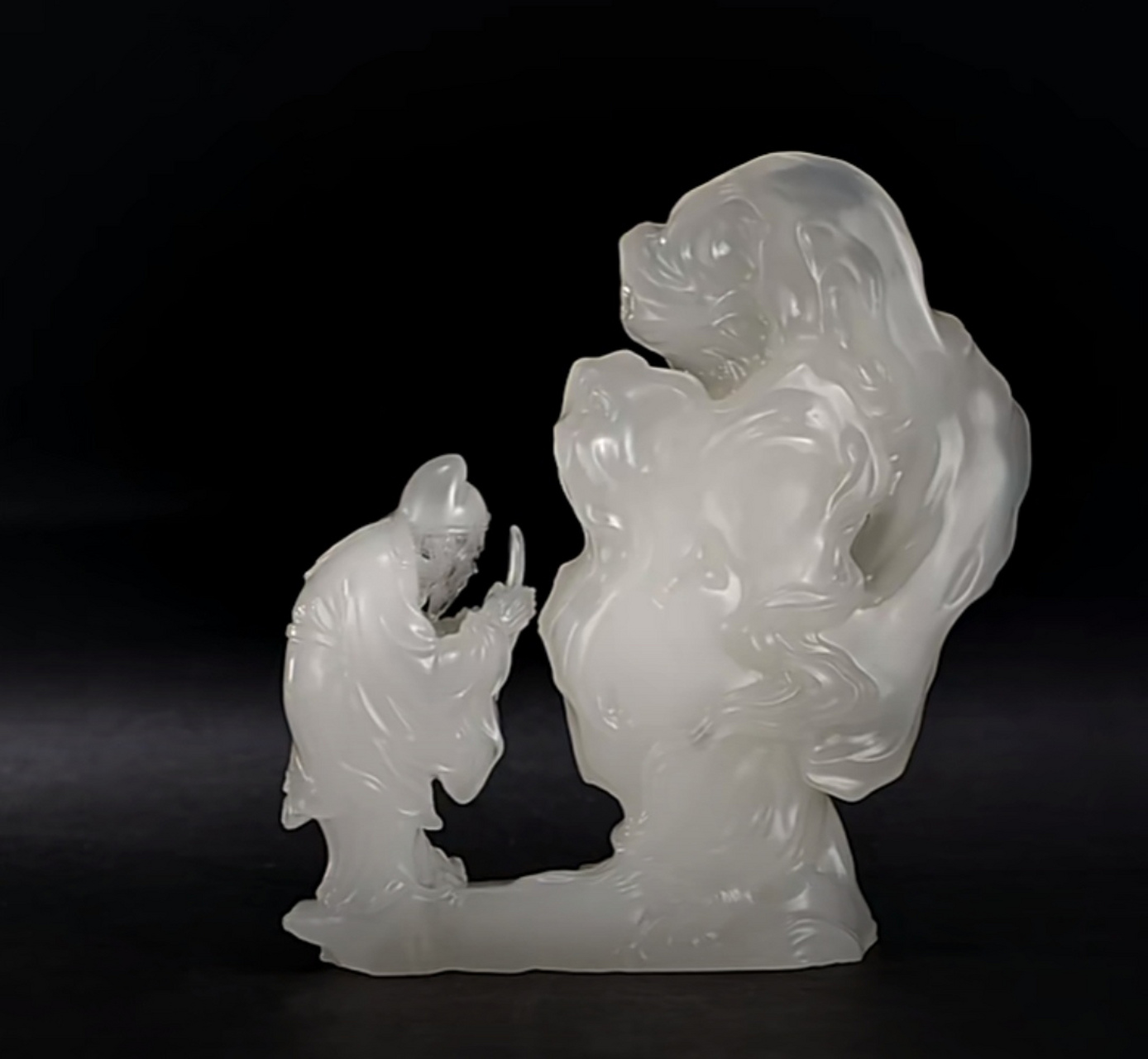 今天给大家带来一件珍贵的米芾拜石雕件.