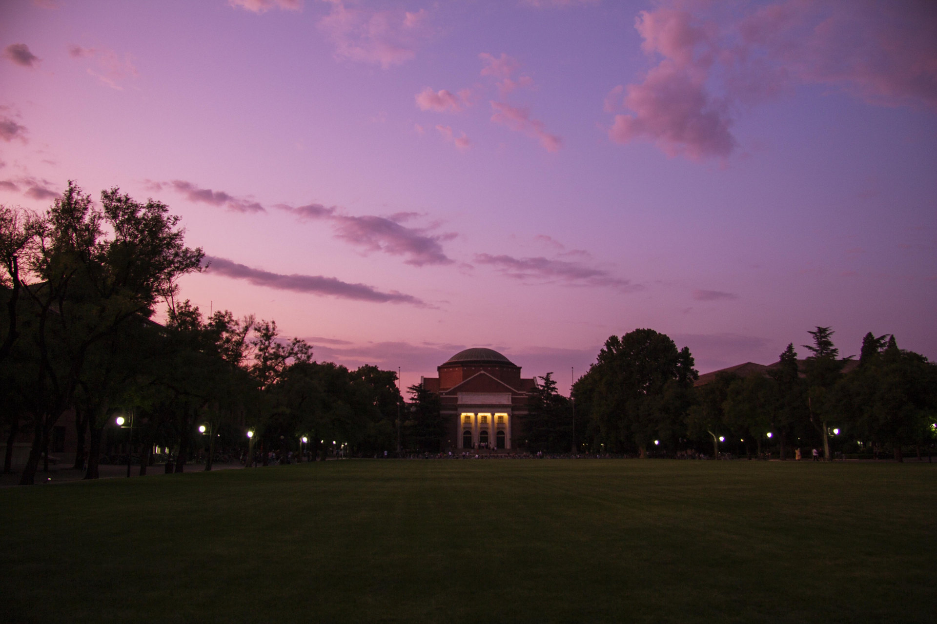 傍晚的清华大学