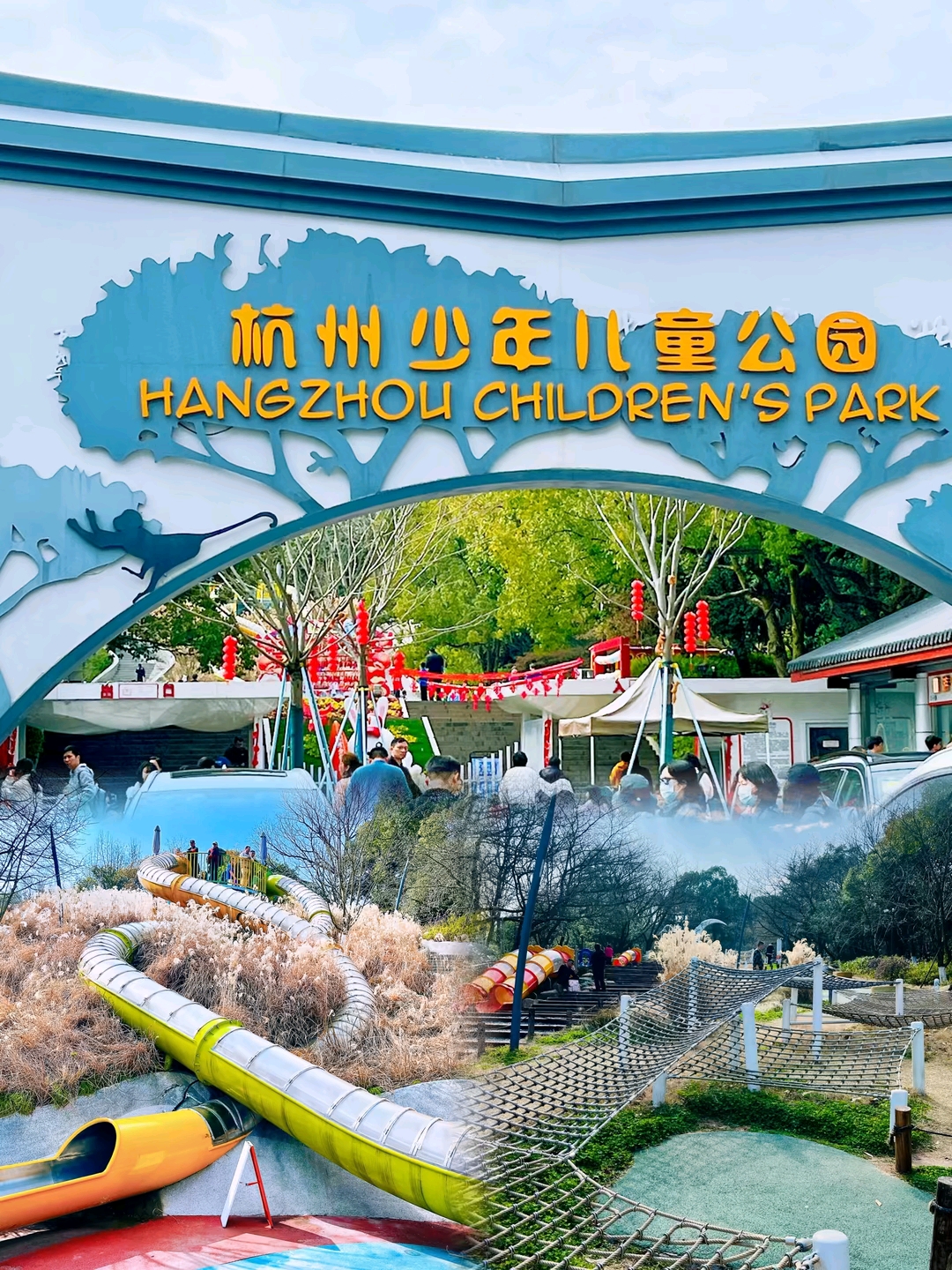 导航:杭州少年儿童公园   又名:桂兔游乐园 门口停车场:平时10/h