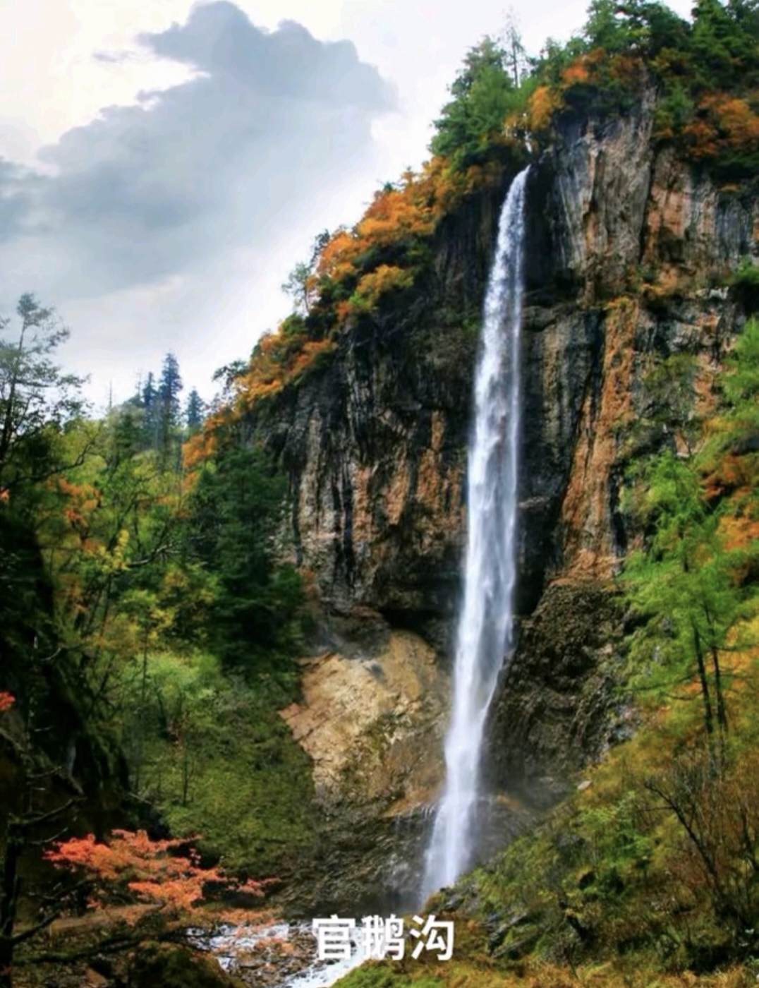 陇南自驾游 雪山,湖泊,草原,湿地,藏寨,峡谷,石窟,随处飘扬的经幡