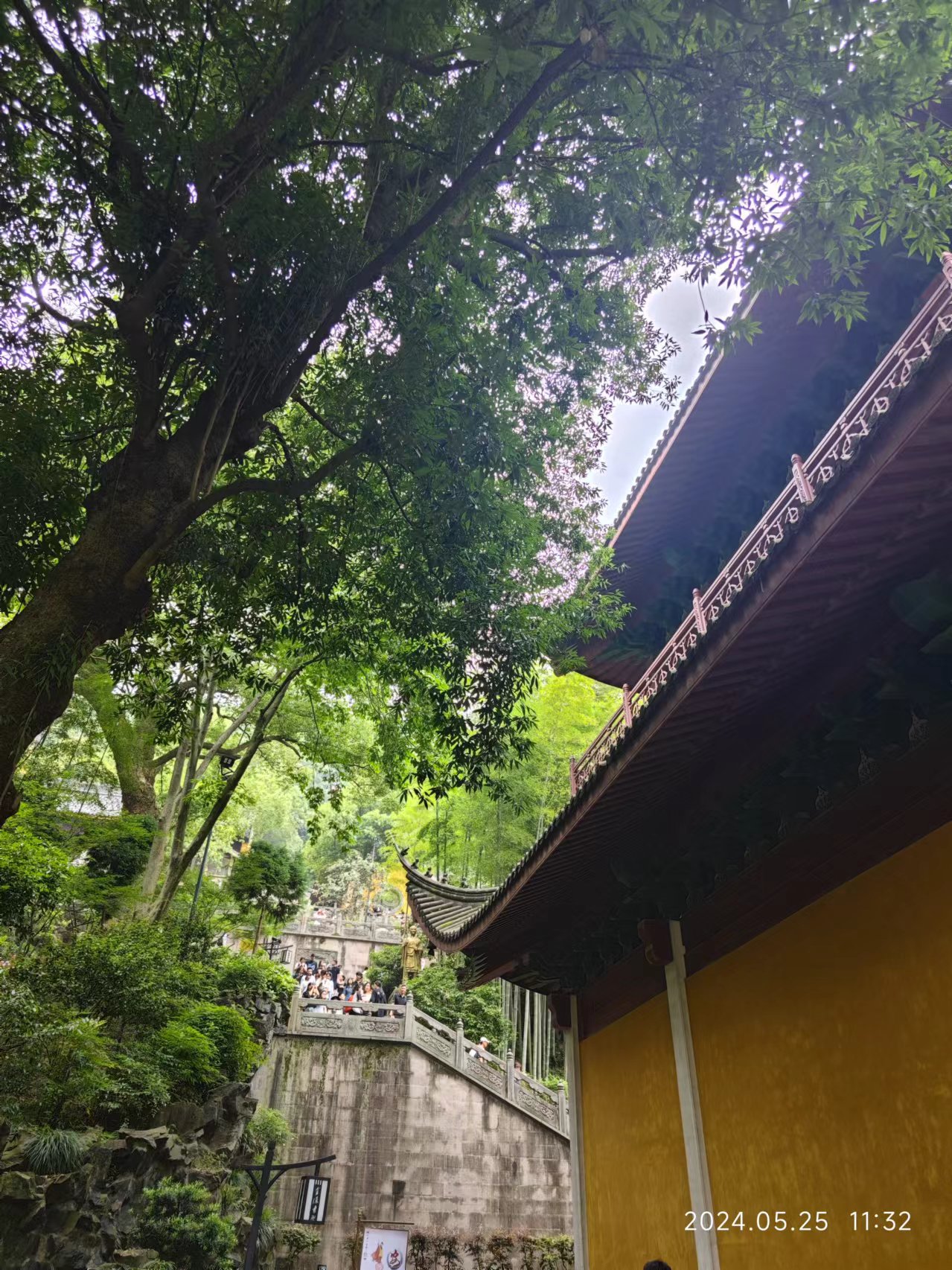 千年古刹灵隐寺---两经幢  都说灵隐寺香火旺,祈福许愿最灵了,来了才