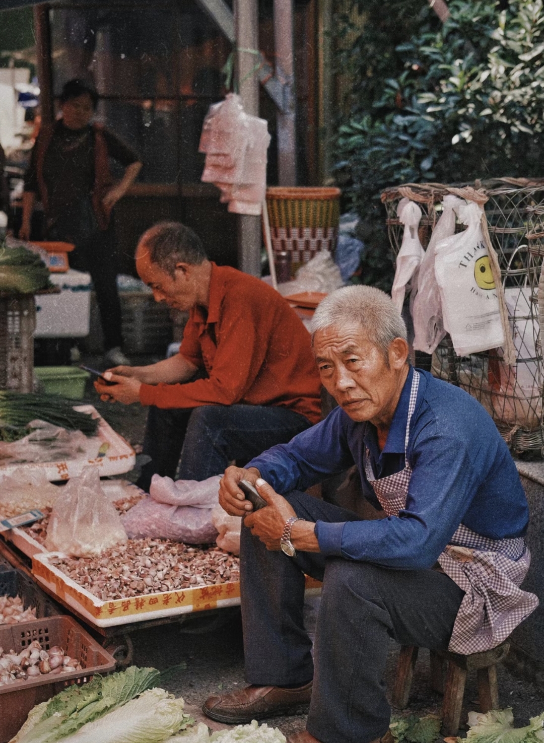 让人眷恋这质朴而真实的生老摊贩平淡的市井生活照片老人生活吃饭图片
