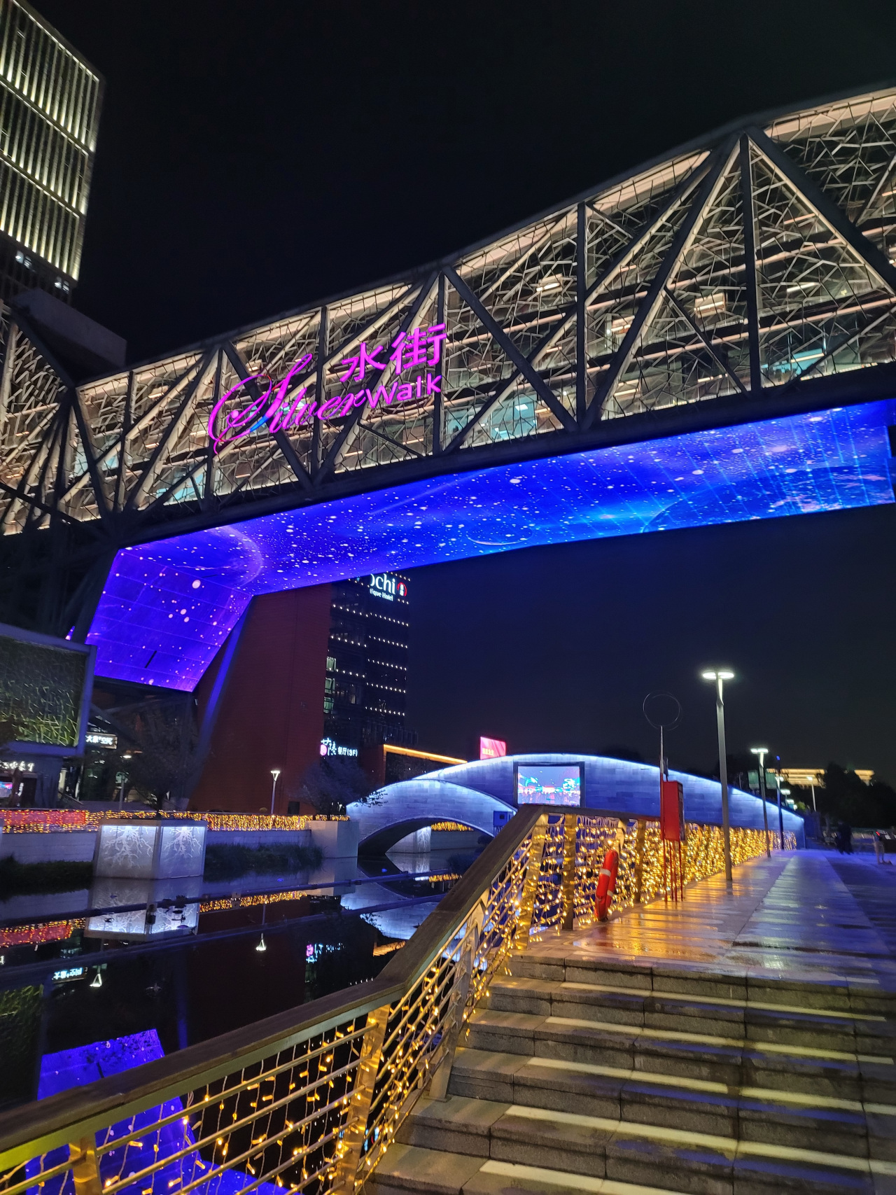 宁波南部商务区的夜景.