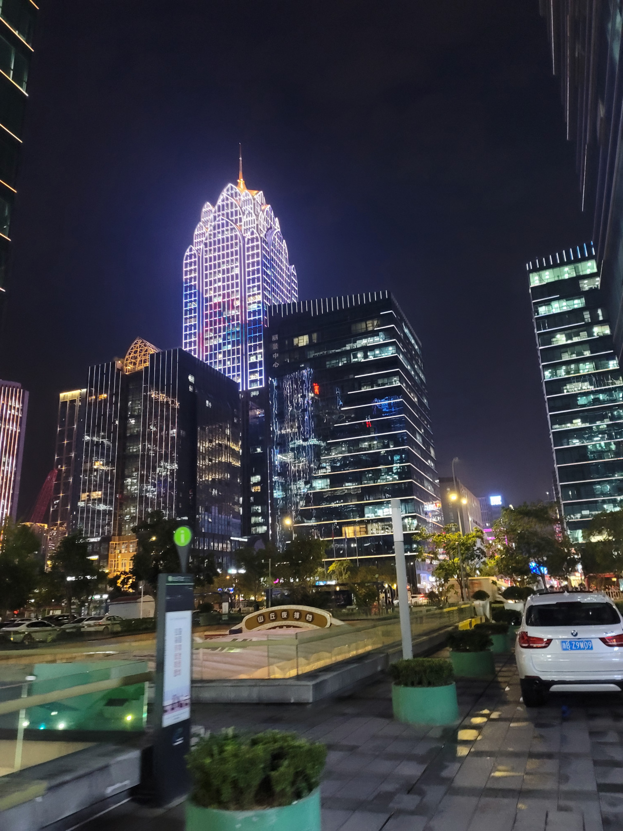 宁波南部商务区的夜景.