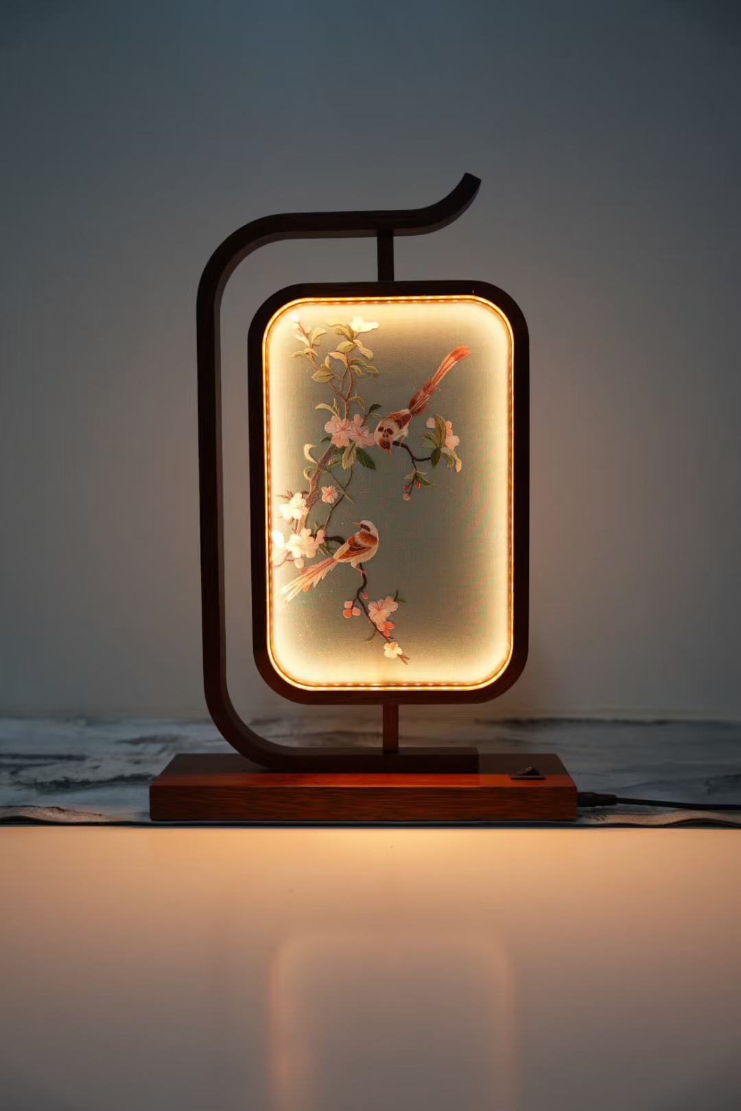 汴绣台灯,璀璨之光