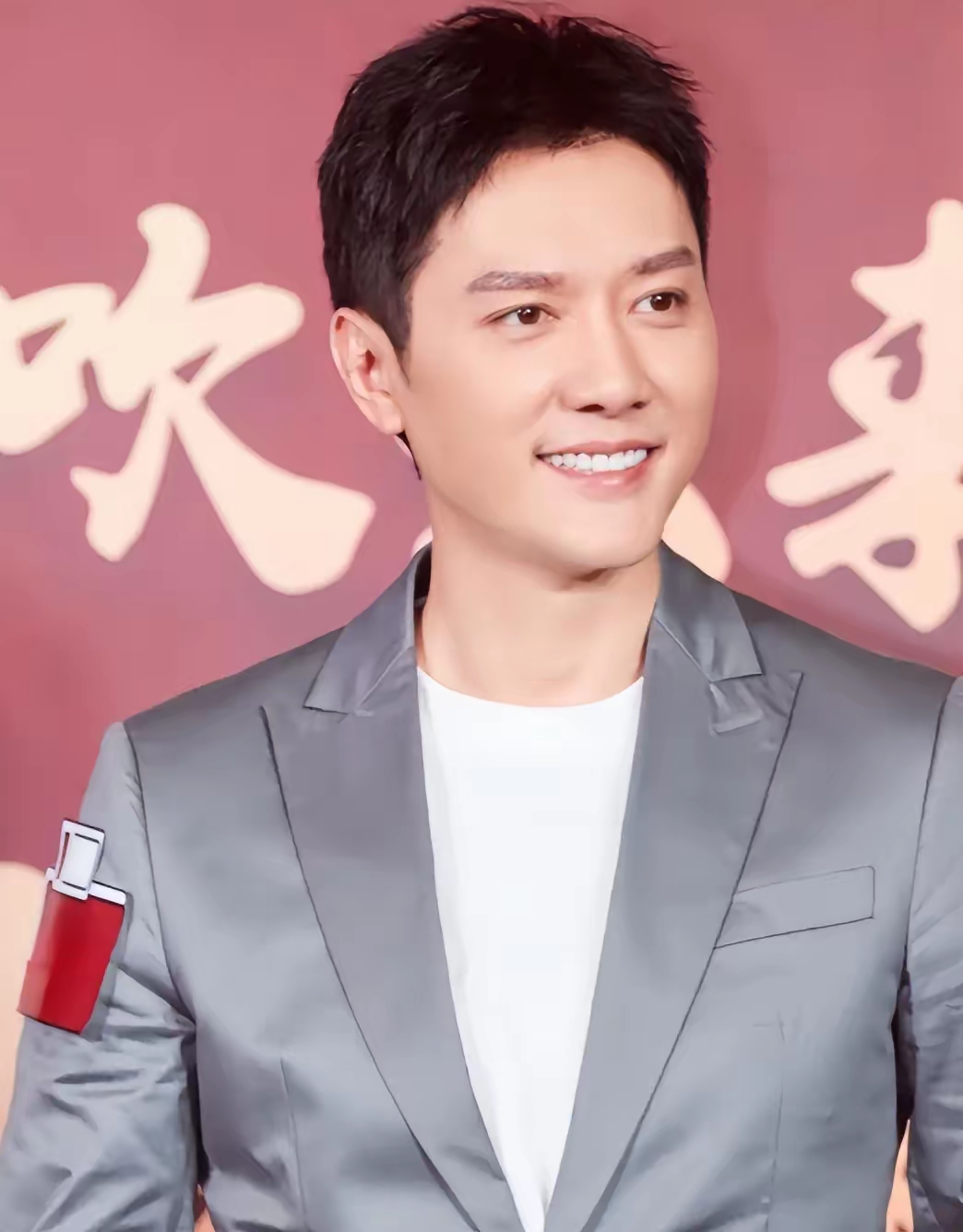 有人说,冯绍峰出身好,儒雅,建议赵丽颖复婚;有人说,赵丽颖的大导演跟