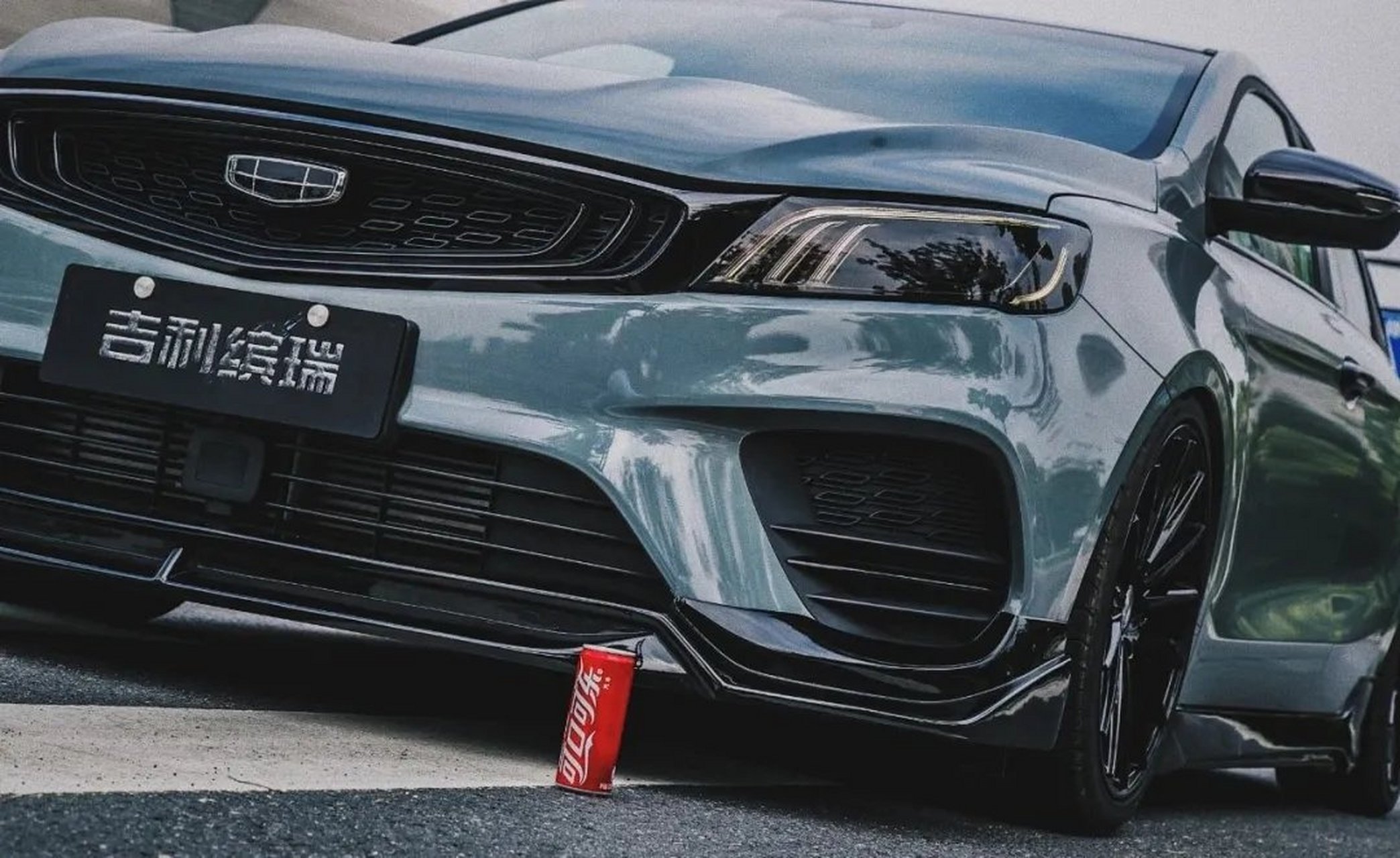 08万的缤瑞2020款200t dct尊贵型,前后搭载均为四活塞的刹车卡钳,尾喉