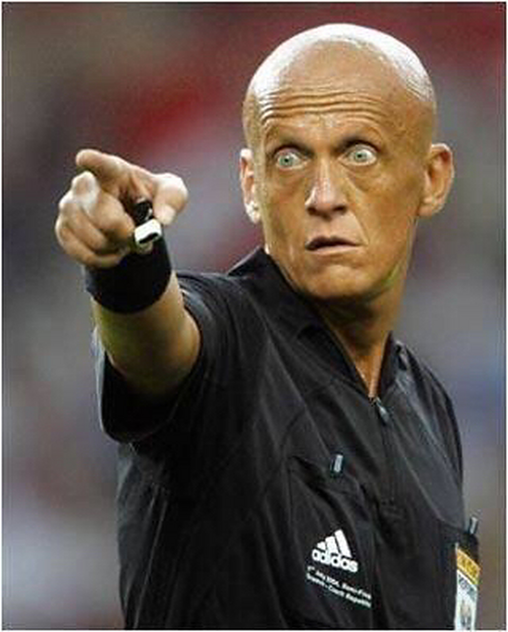 金哨科里纳 #那些你忘不了的赛场瞬间# 如果说谁是最著名的裁判