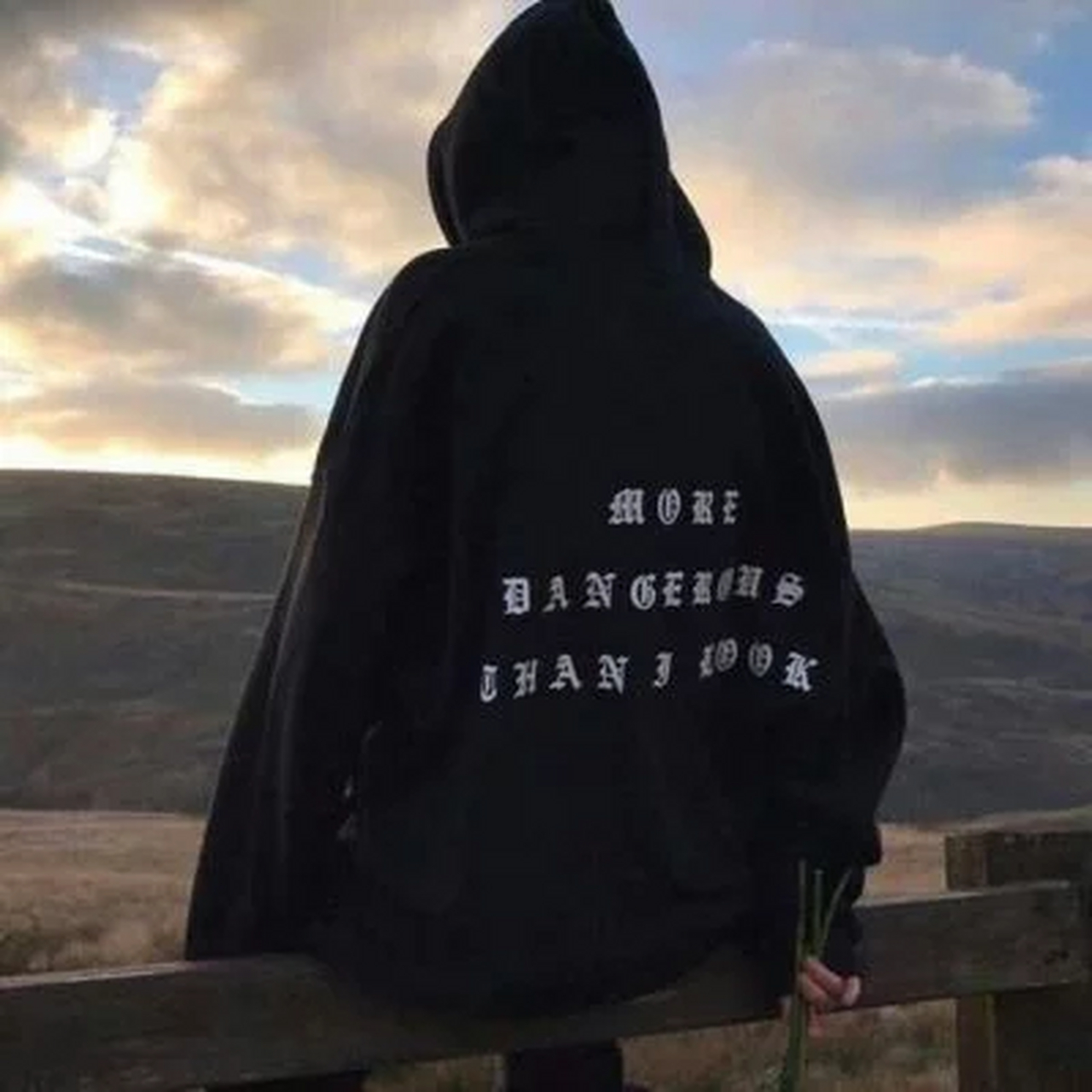 男生背影图片夕阳下伤感孤独 我浑身骄傲