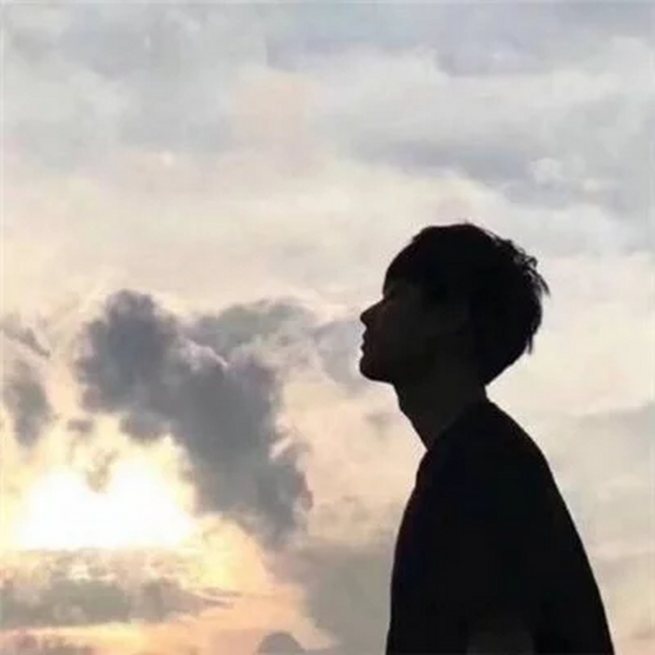 男生打篮球帅气背影图