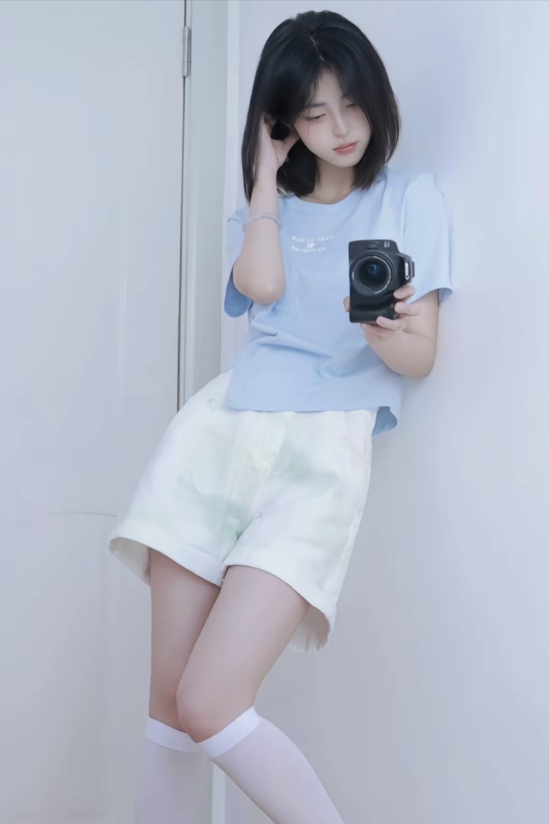 我最喜欢这样的女孩子啦!短发给人一种干净爽朗的感觉～爱了爱了