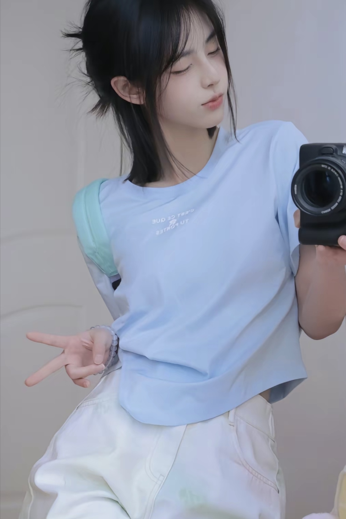 我最喜欢这样的女孩子啦!短发给人一种干净爽朗的感觉～爱了爱了