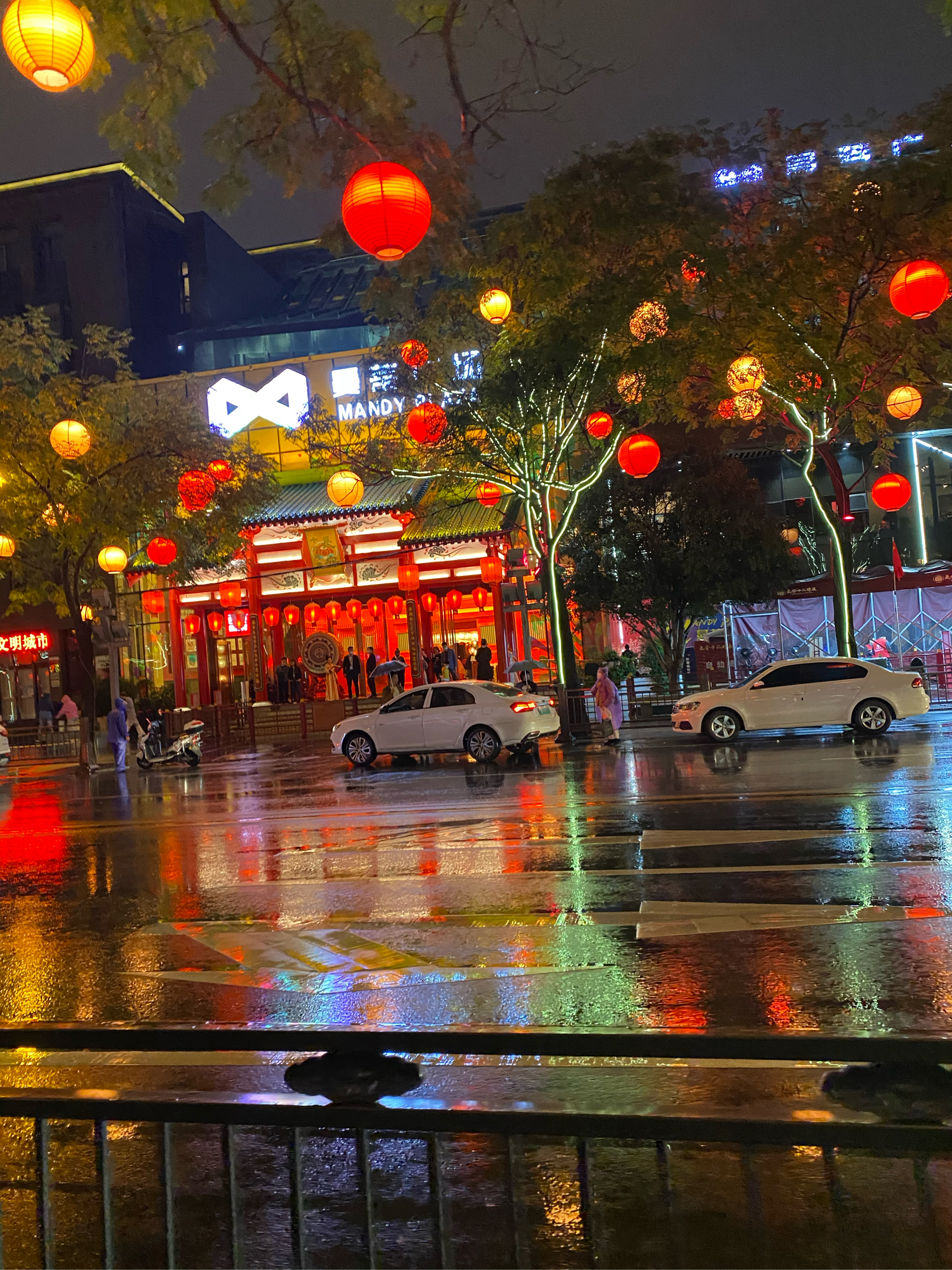 大唐不夜城雨景图片