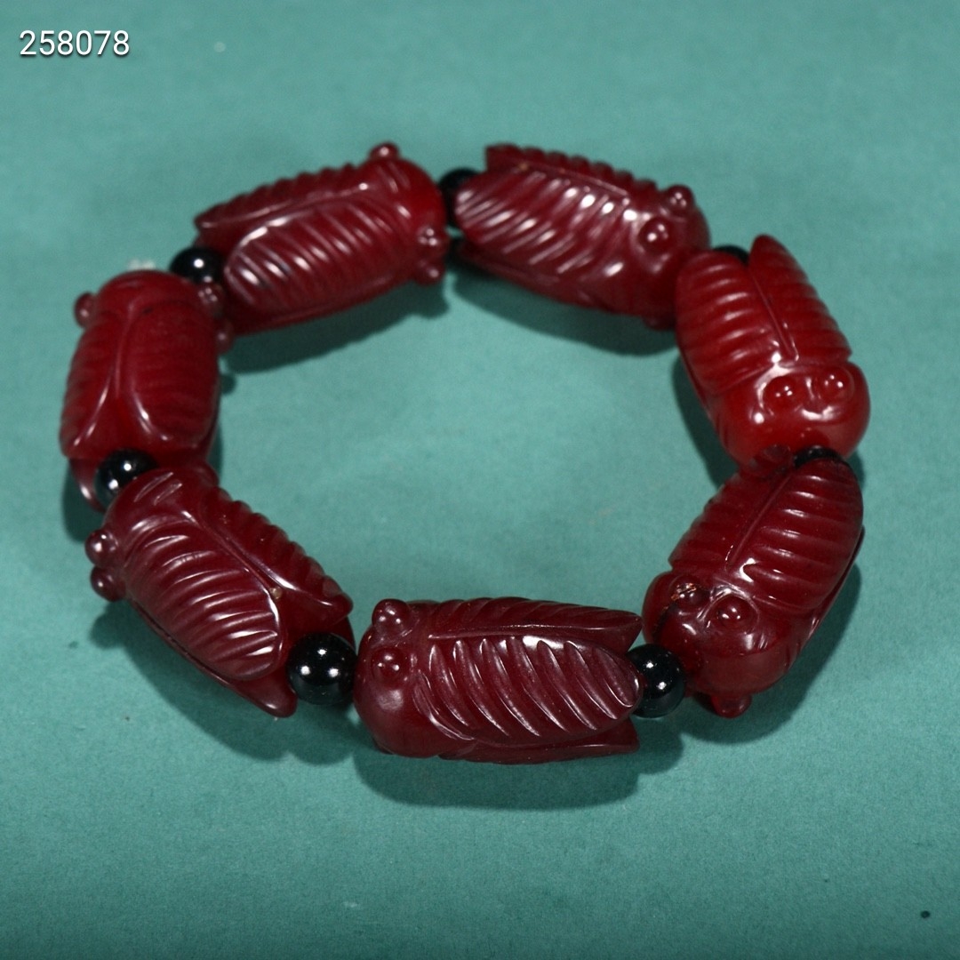 旧藏 高古玉蝉手串. 规格:珠径3*1.8cm重103g