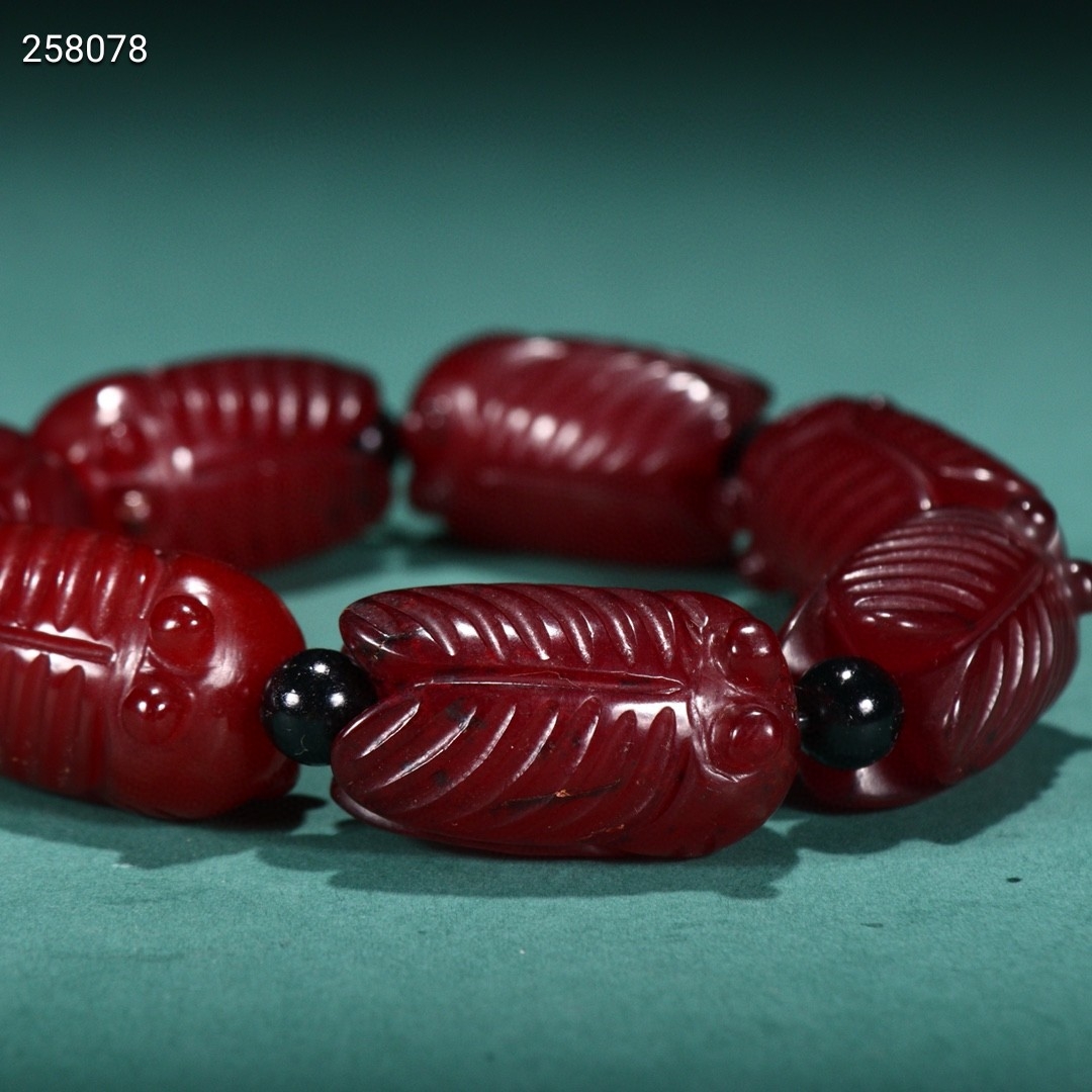 旧藏 高古玉蝉手串. 规格:珠径3*1.8cm重103g