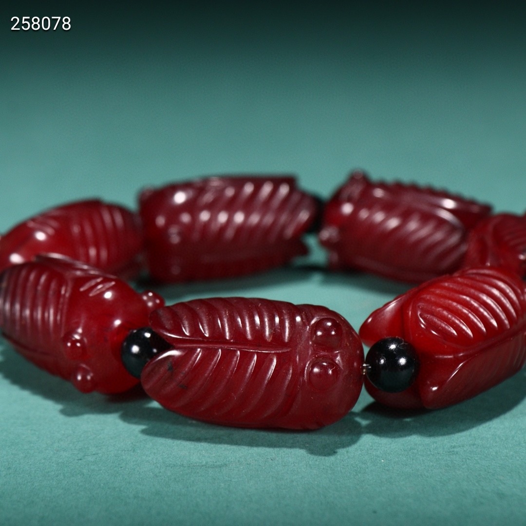 旧藏 高古玉蝉手串. 规格:珠径3*1.8cm重103g