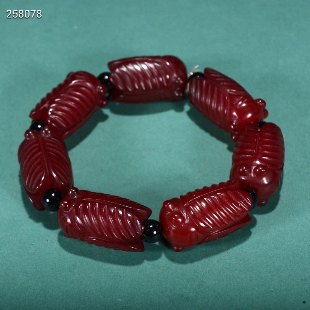 旧藏 高古玉蝉手串. 规格:珠径3*1.8cm重103g