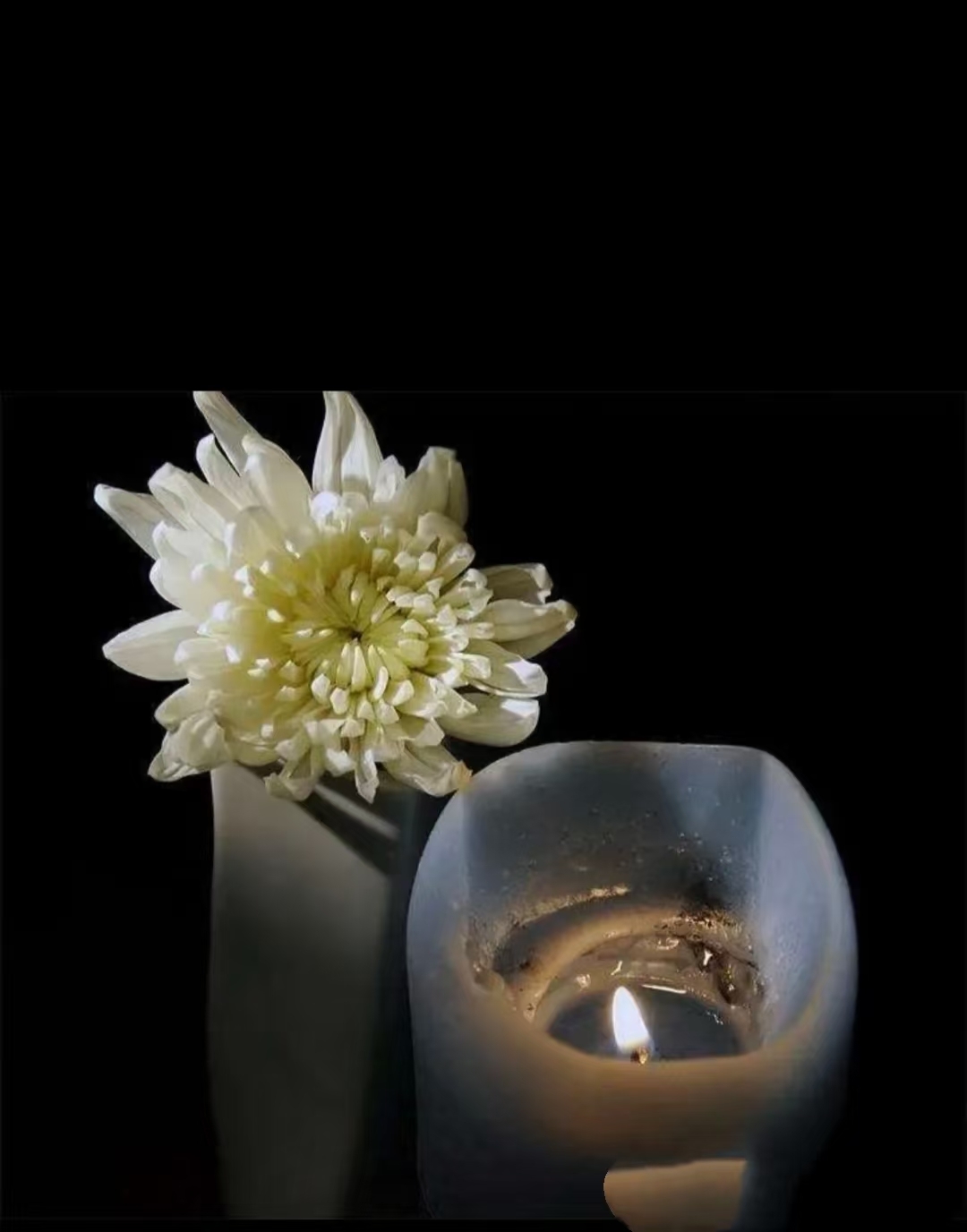 在武汉,我们的殡葬一条龙服务,从灵车接运到落葬仪式,全程专业操办