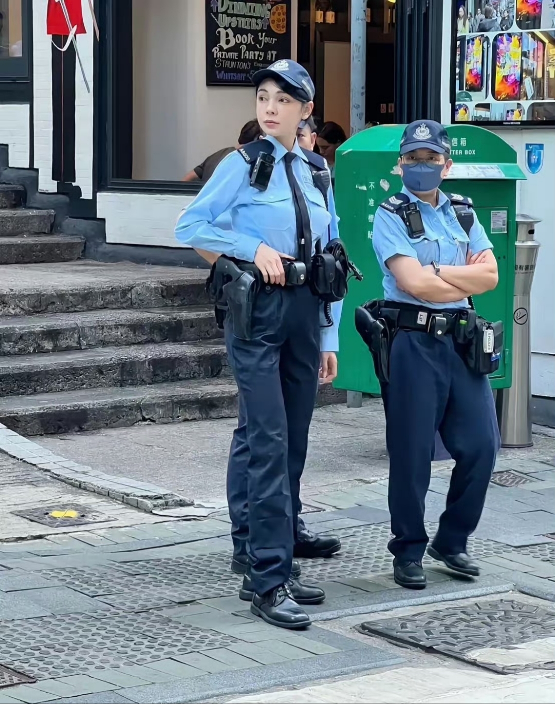 香港中环女港警,这让我想起了小时候看的一部港剧《陀枪师姐》