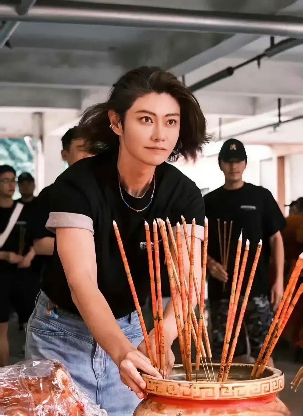 《我是特种兵》中扮演李二牛的演员赵荀如今变身花美男拍偶像剧了!