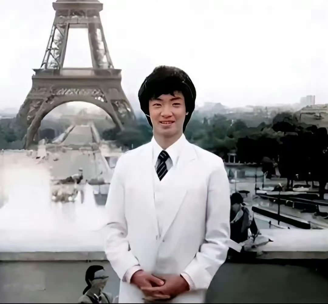金星变性前和变性后的照片,你觉得她男性时好看还是女性时好看?