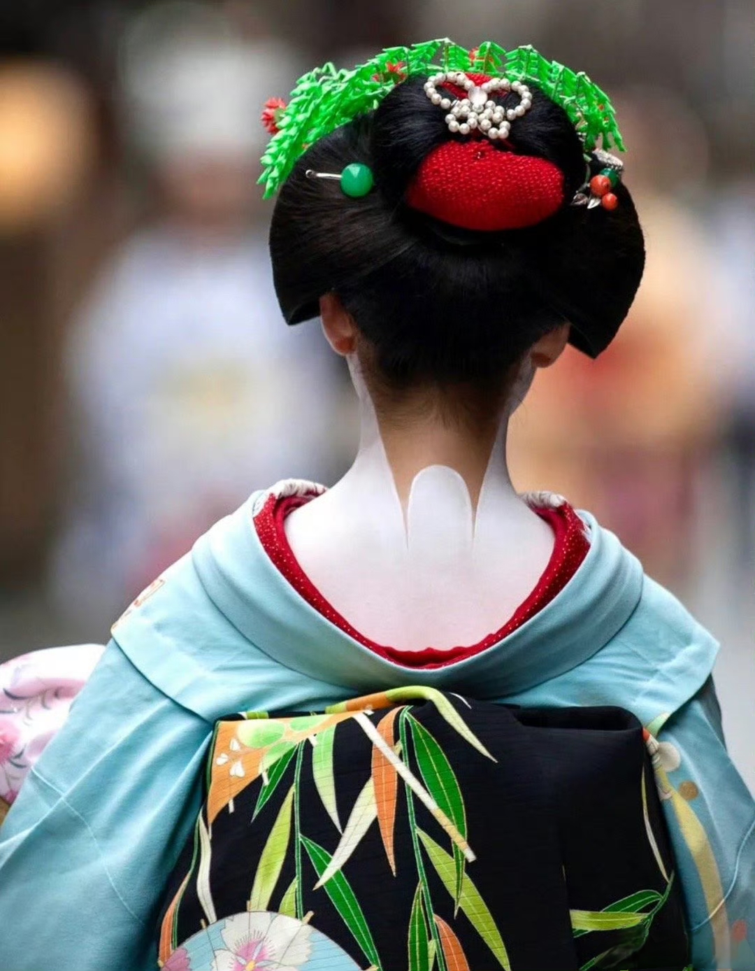 搞不懂日本的艺伎妆化的像僵尸妆一样