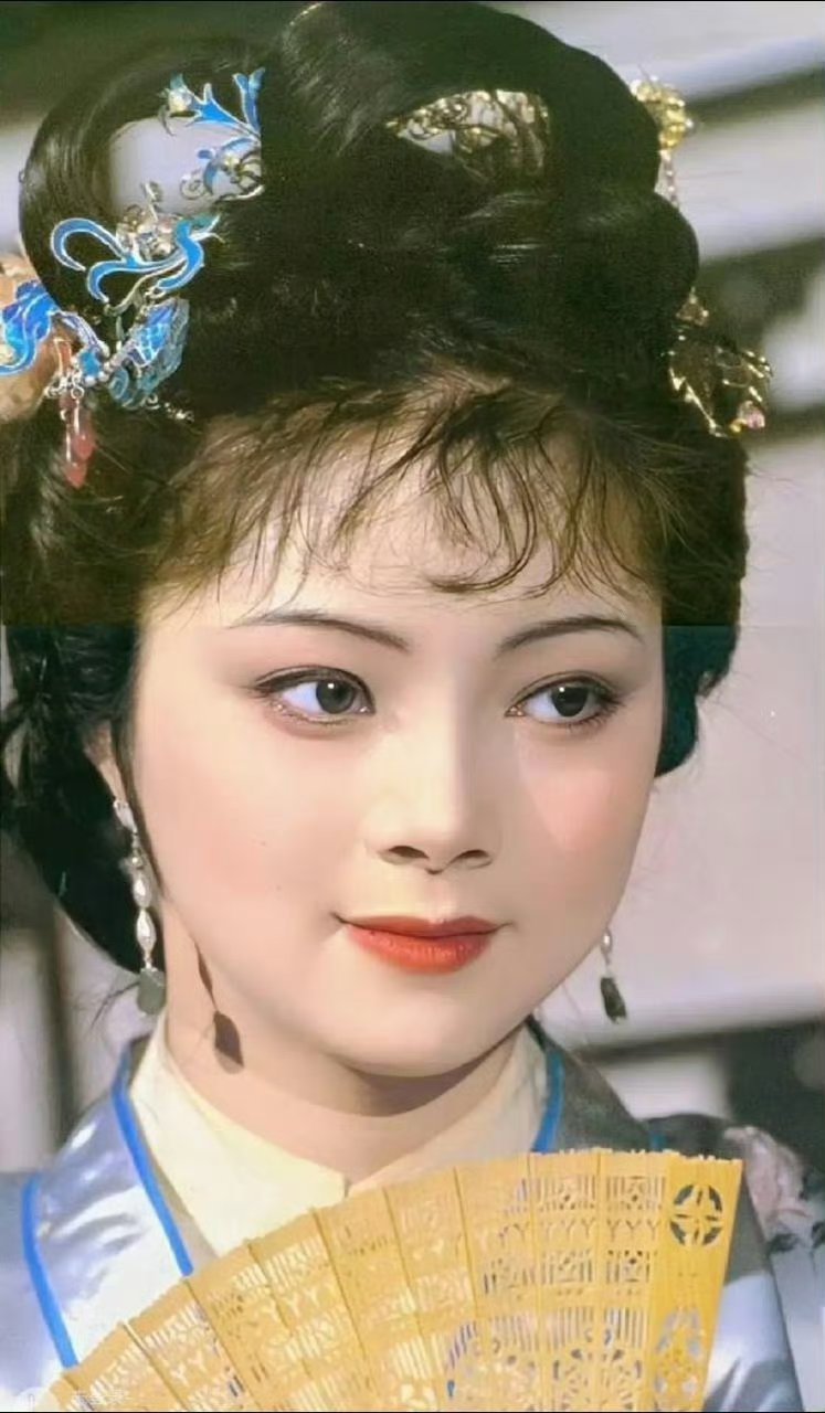 87版《红楼梦》薛宝钗,长的真是明艳动人!