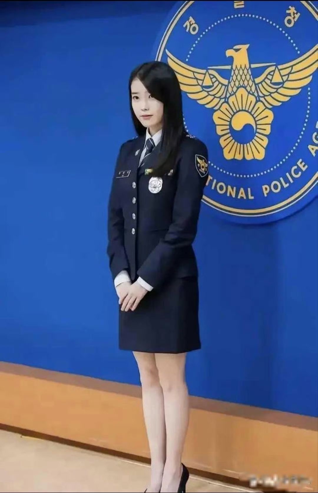 这是哪个国家设计出来的警服?短裙配高跟鞋