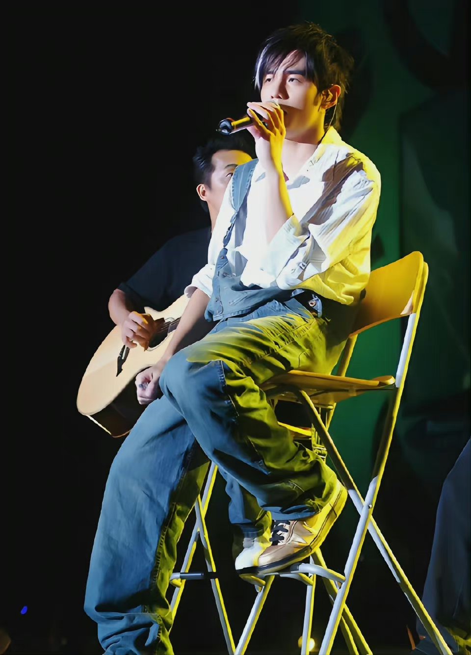 最值得收藏的一首歌# 白毛背带伦,猜猜这是周杰伦哪年的演唱会? ​