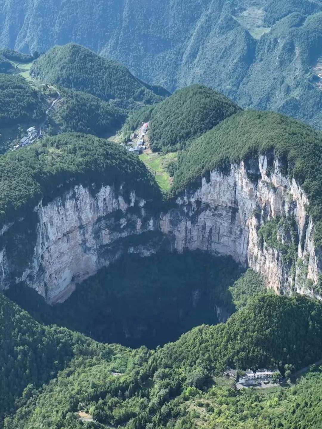 重庆奉节县兴隆镇小寨村的超级天坑有大新闻