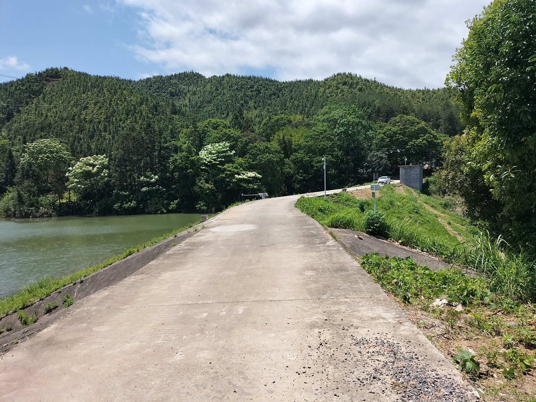 江西全南县 广东连平县 两省交界的地方 大吉山镇贵东 正在修路