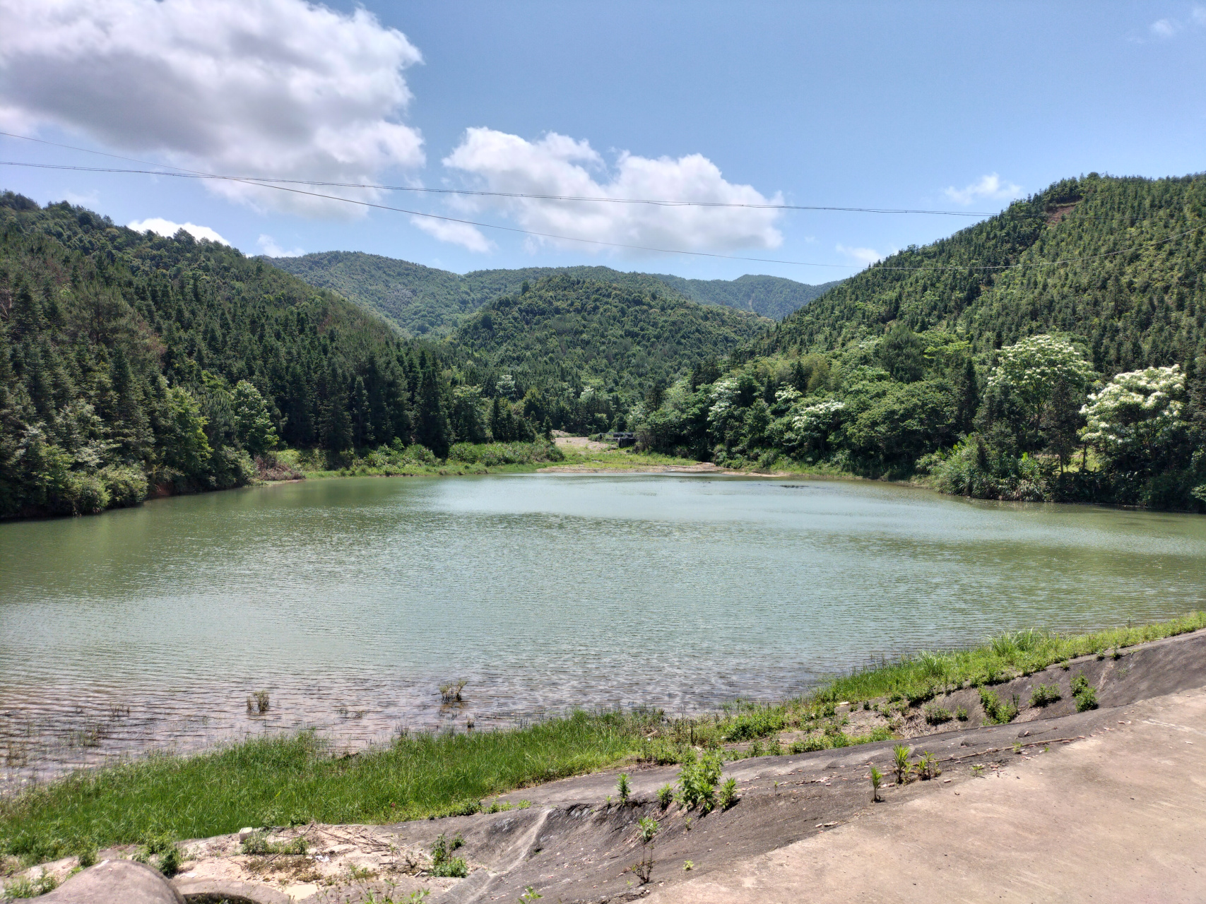 江西全南县 广东连平县 两省交界的地方 大吉山镇贵东 正在修路
