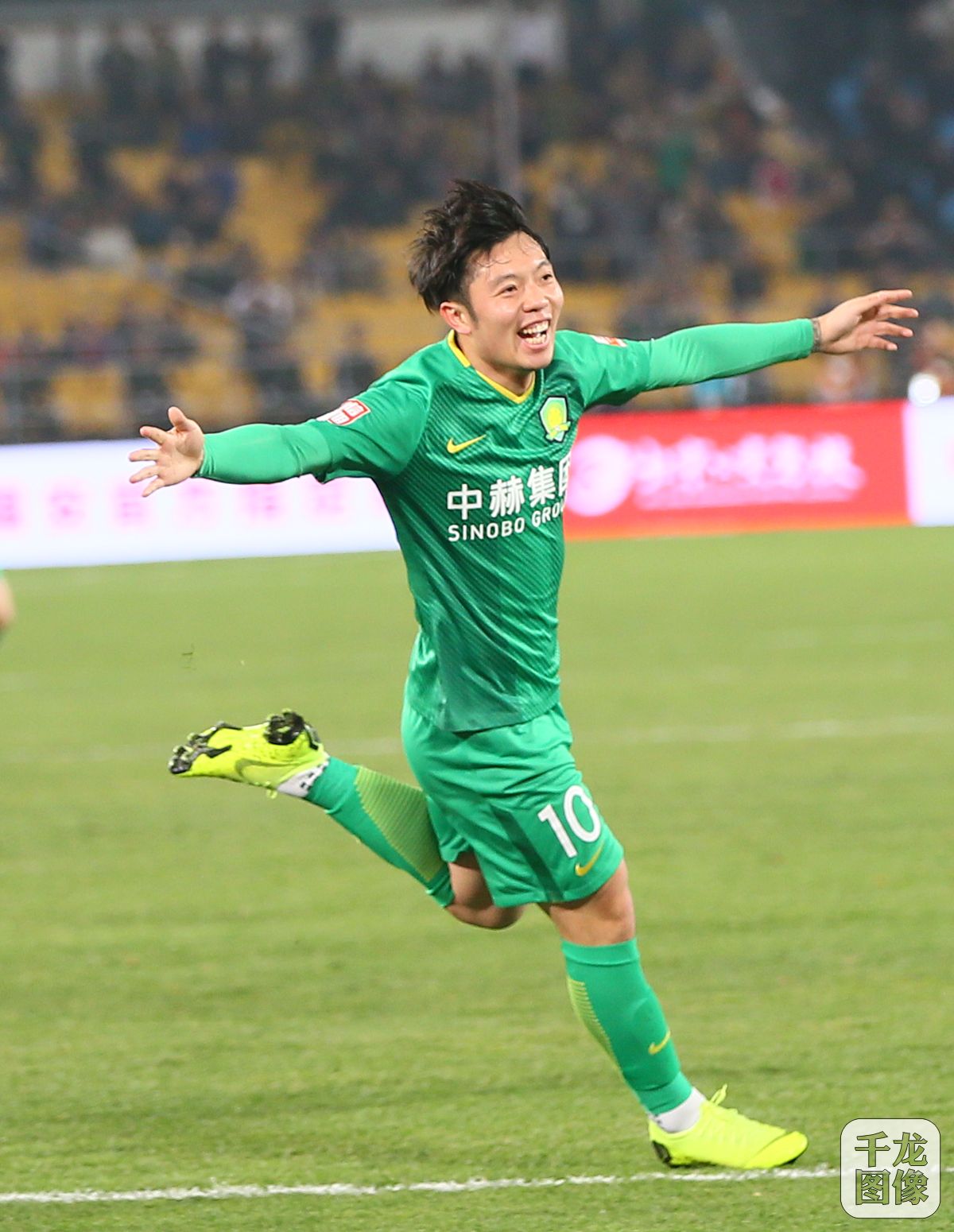 大家不要忘记,很长一段时间国足10号就是张稀哲,曾经被寄予厚望.