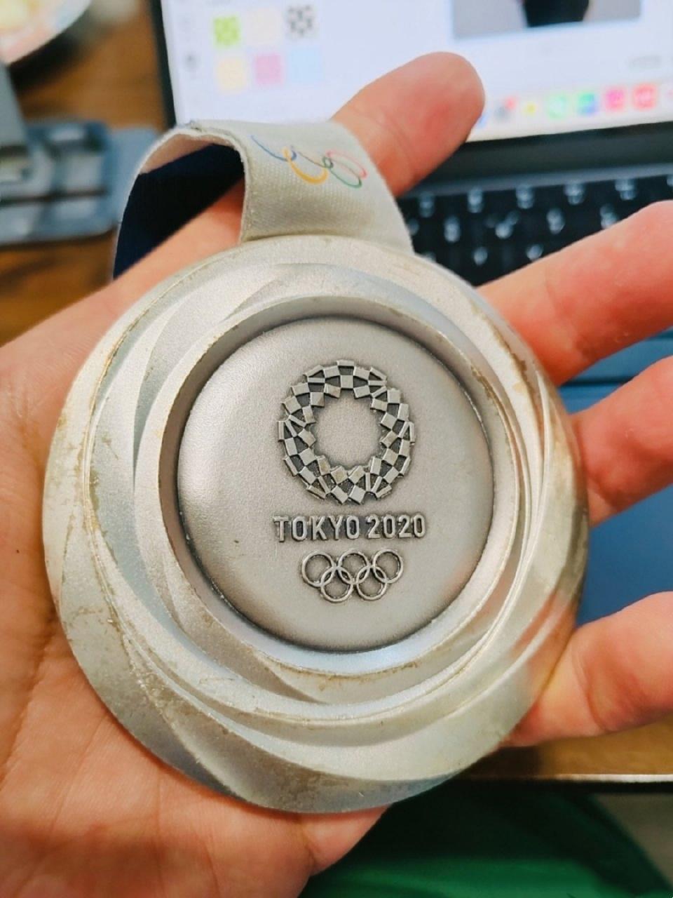 据新闻报道,皮划艇运动员郑鹏飞在2021年8月3日获得了2020年东京奥运