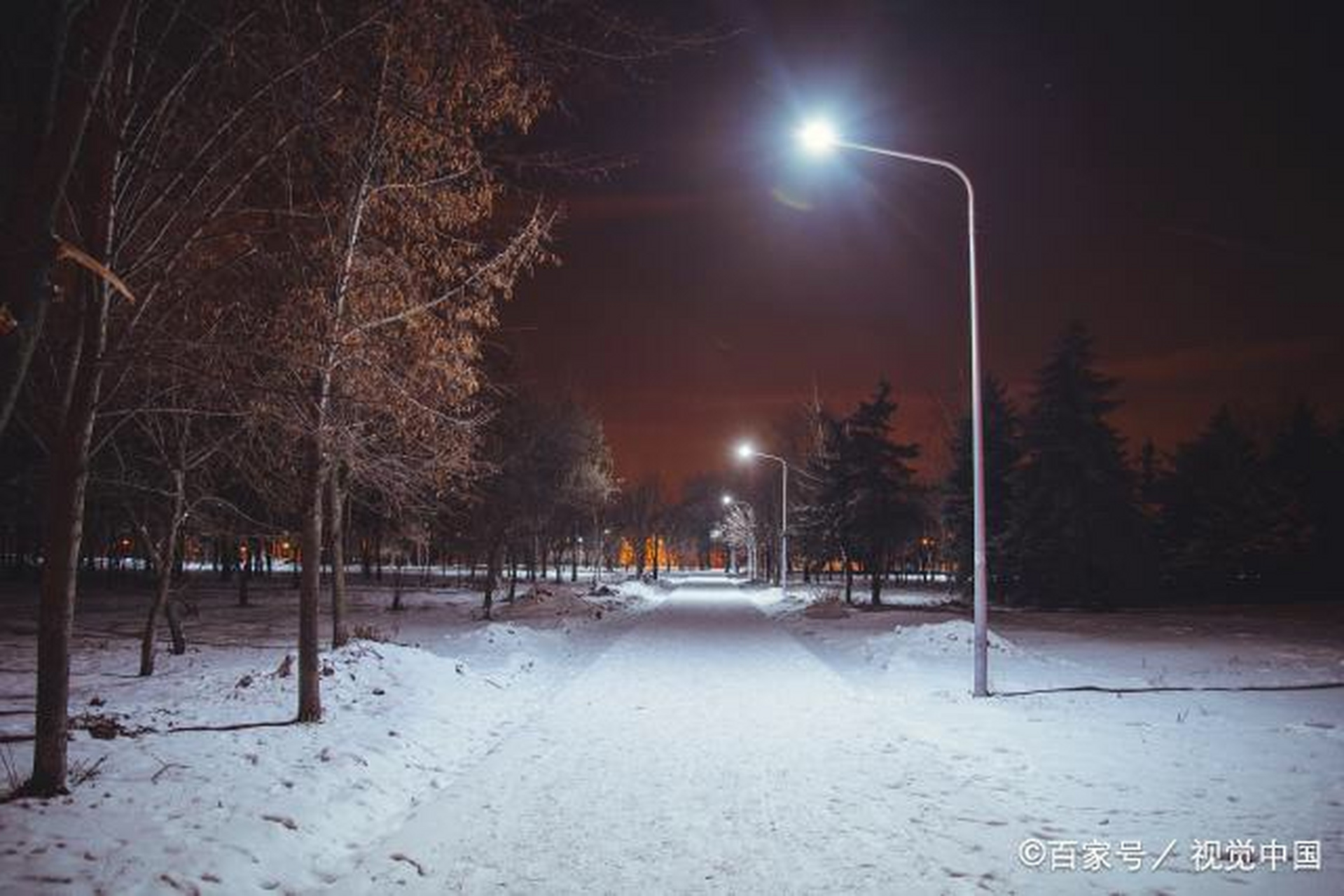 雪夜孤灯图片