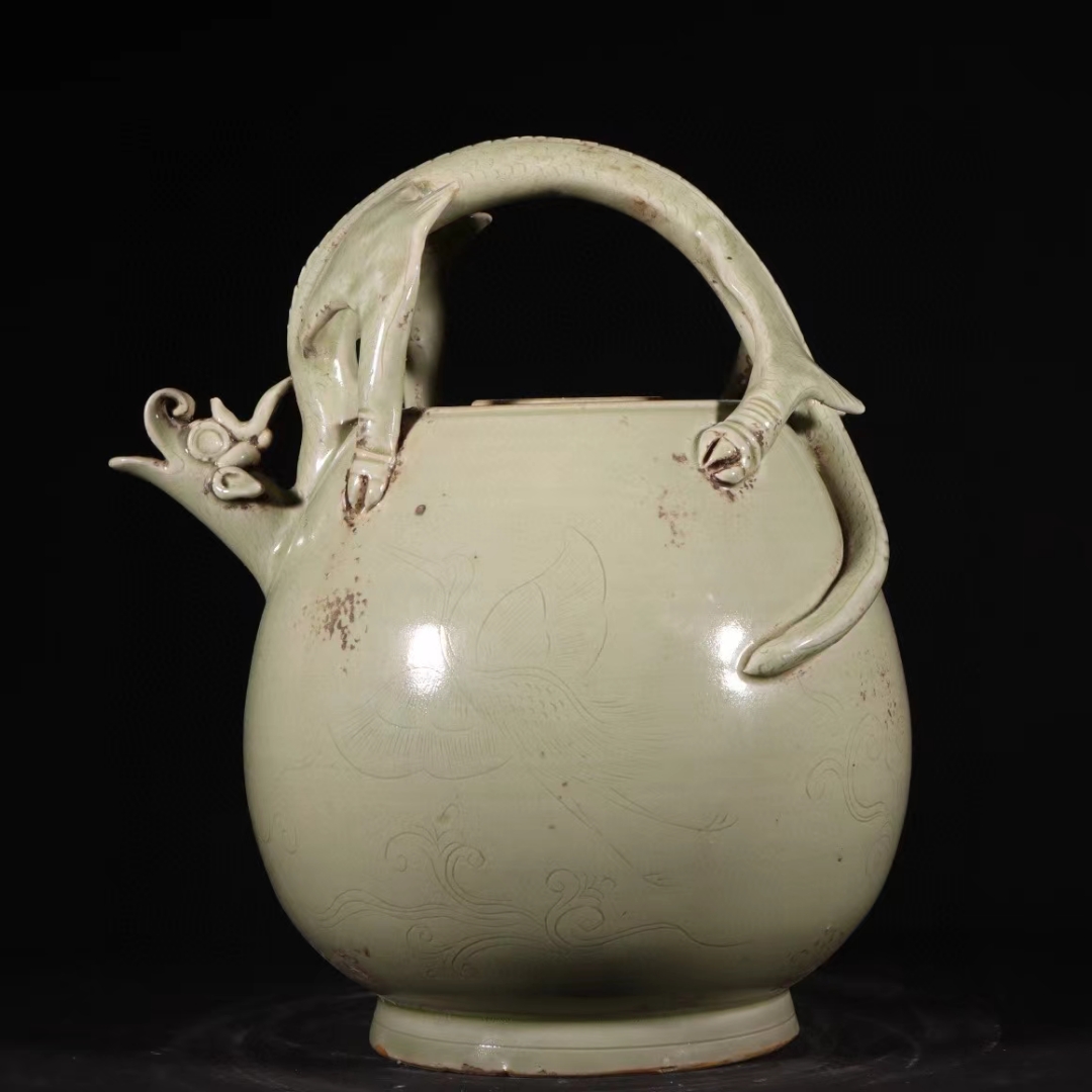 精品收藏 唐 秘色青瓷提梁壶. 尺寸:高:22cm.宽:20cm.