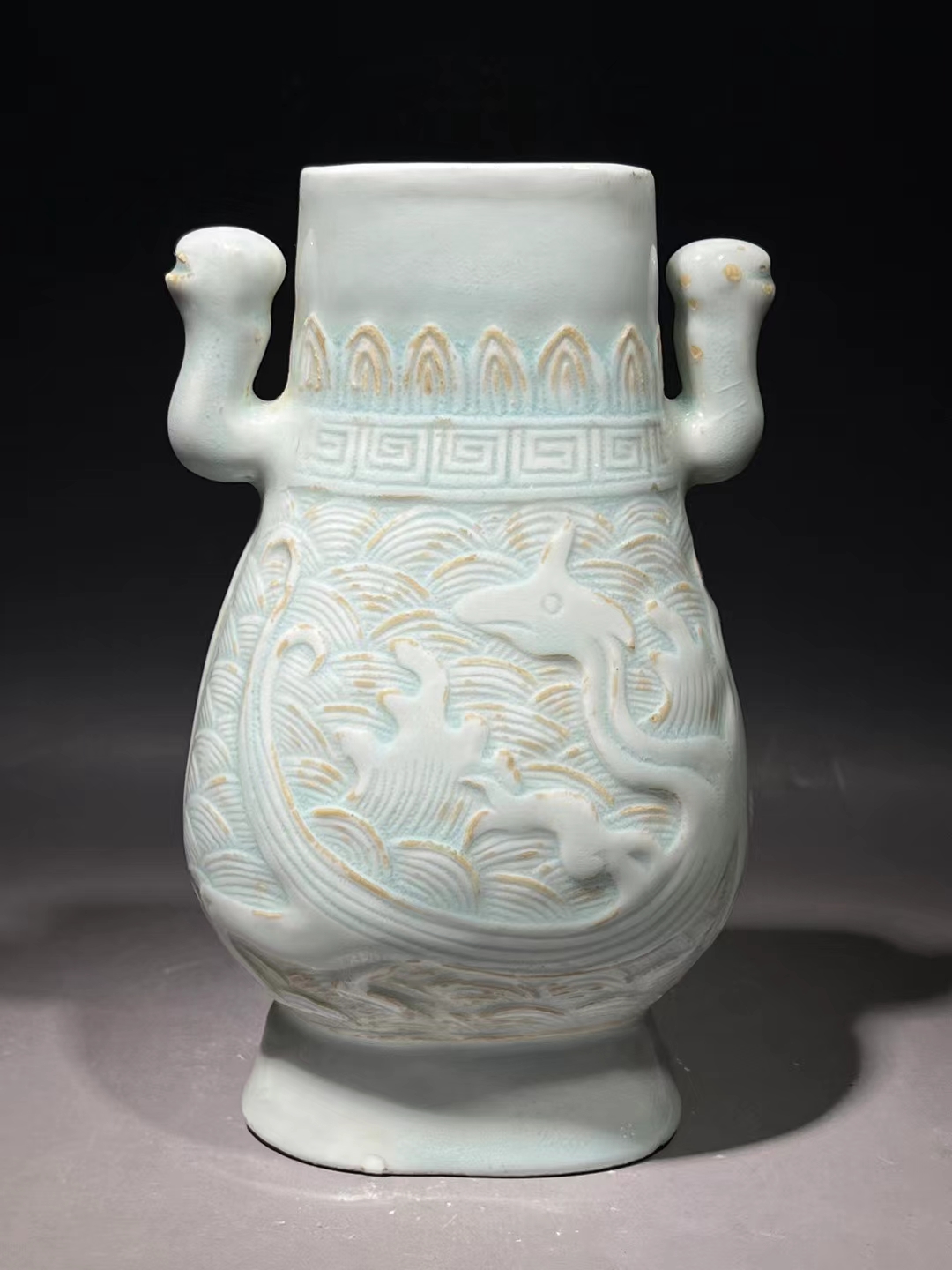 精品收藏 南宋 湖田窑影青釉海水龙纹双耳瓶. 尺寸:高:17.