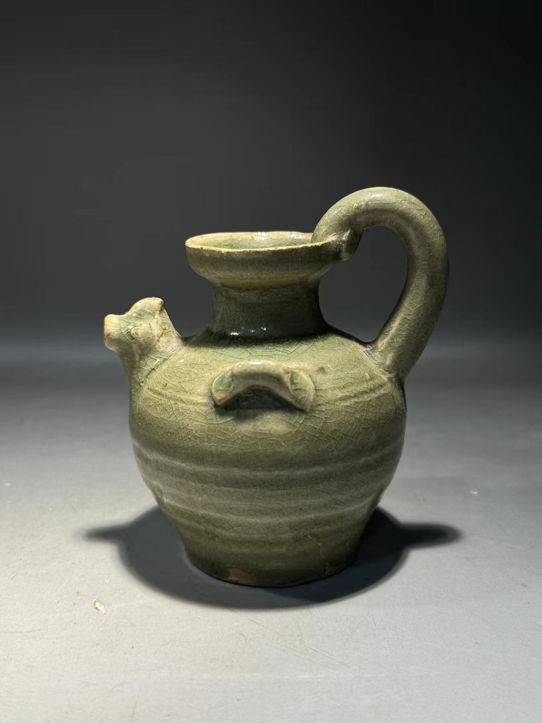 精品收藏 西晋 越窑青瓷鸡首盘口壶. 尺寸:高:10公分 直径:9公分.