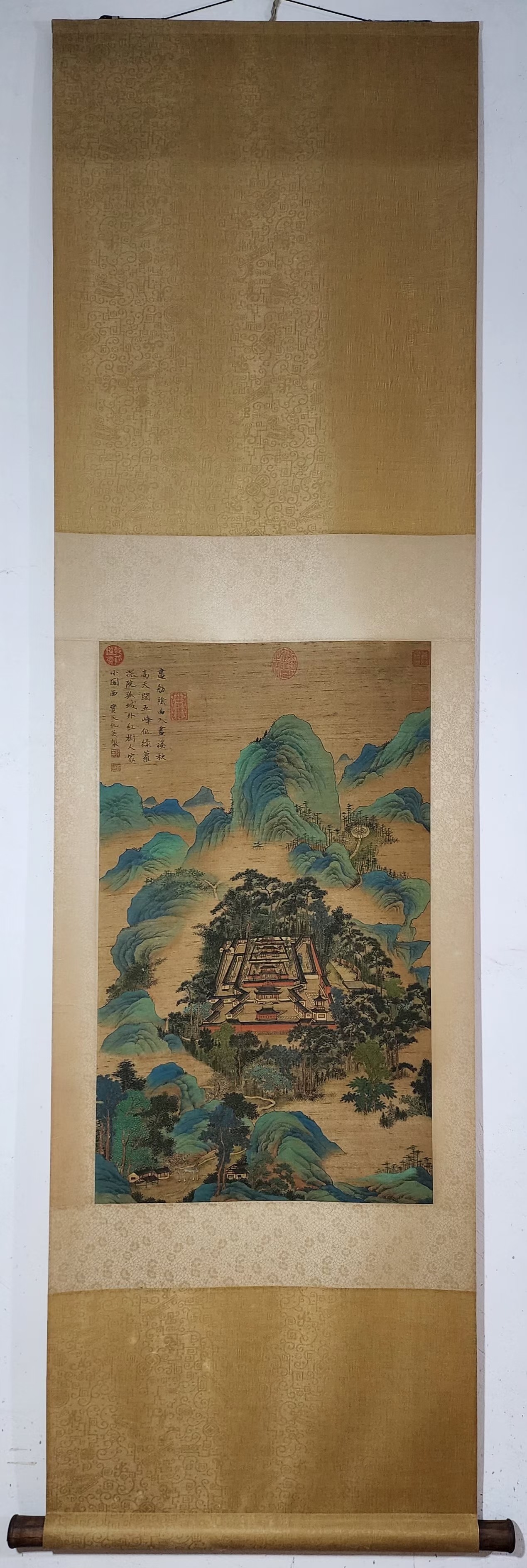 精品收藏 明 仇英 青绿山水阁楼图立轴 绢画