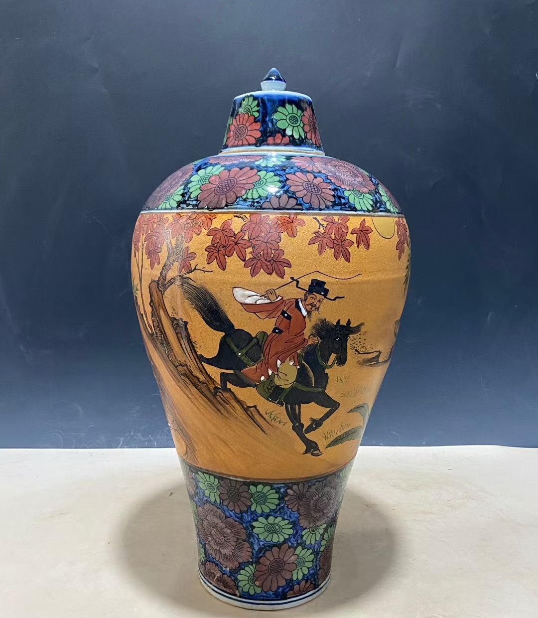 精品收藏 宋三彩萧何月下追韩信梅瓶. 尺寸:高:49公分 肚直径:27公分