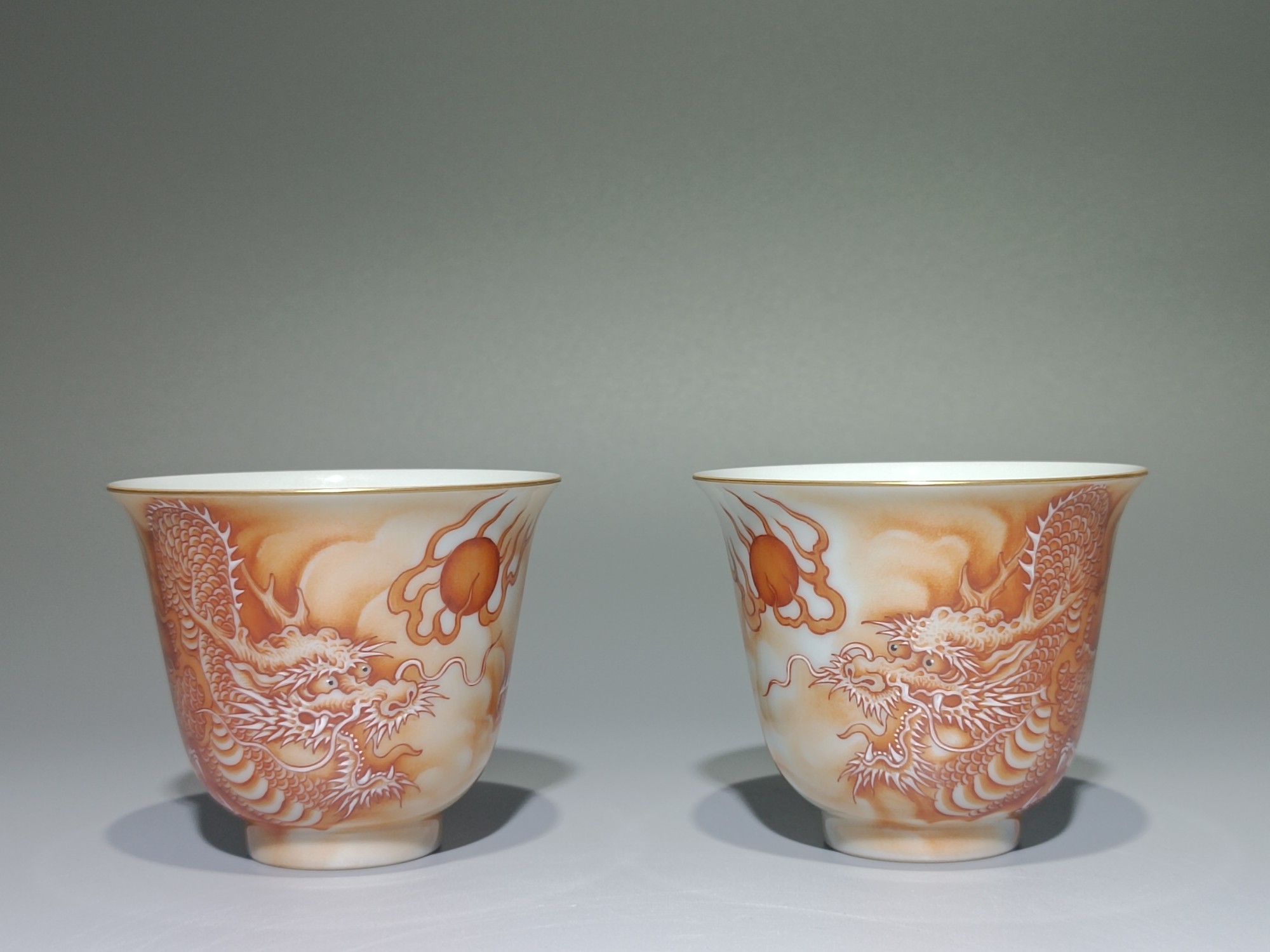 精品收藏 清雍正款,矾红彩龙纹杯. 尺寸: 高:6.5cm 宽:7.8cm